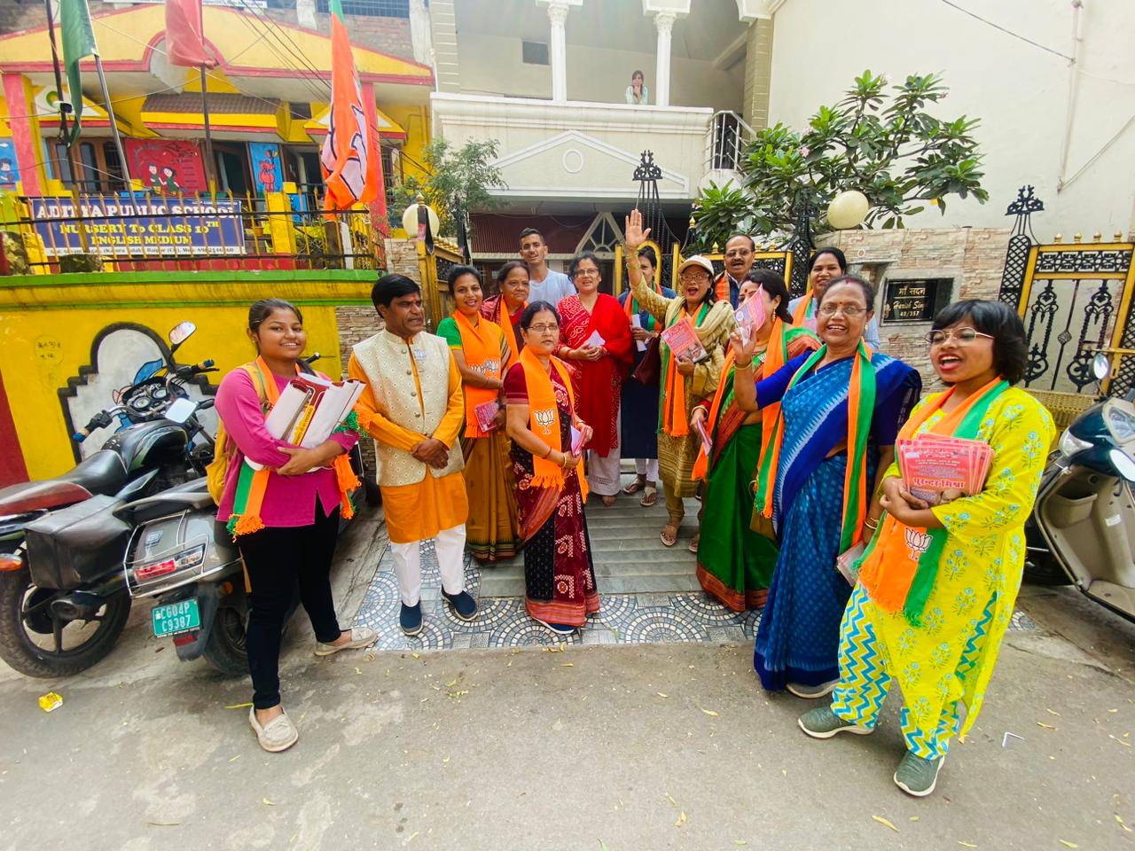 BJP candidate Purandar Mishra, North Assembly Raipur, BJP supported women did vigorous public relations, Chhattisgarh, Khabargali