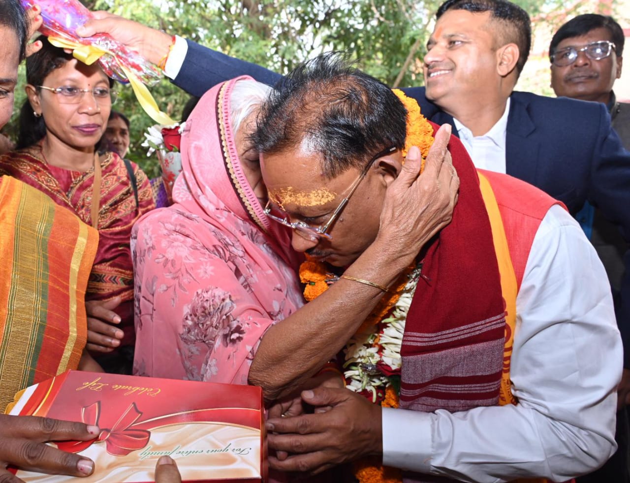 Chhattisgarh Chief Minister Vishnu Dev Sai, home village Bagiya, Kunkuri assembly of Jashpur district, before taking oath, the Chief Minister performed puja in his home with his family members, Khabargali