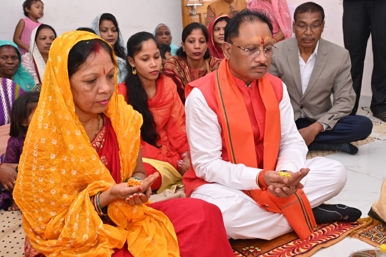 Chhattisgarh Chief Minister Vishnu Dev Sai, home village Bagiya, Kunkuri assembly of Jashpur district, before taking oath, the Chief Minister performed puja in his home with his family members, Khabargali