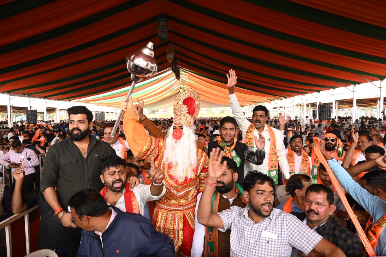 Festive atmosphere at the venue, traditional dance performances and common citizens were seen taking selfies with the cutouts of the Prime Minister and the Chief Minister, Science College grounds of the capital Raipur, Prime Minister Narendra Modi and Chief Minister Vishnudev Sai, Khabargali