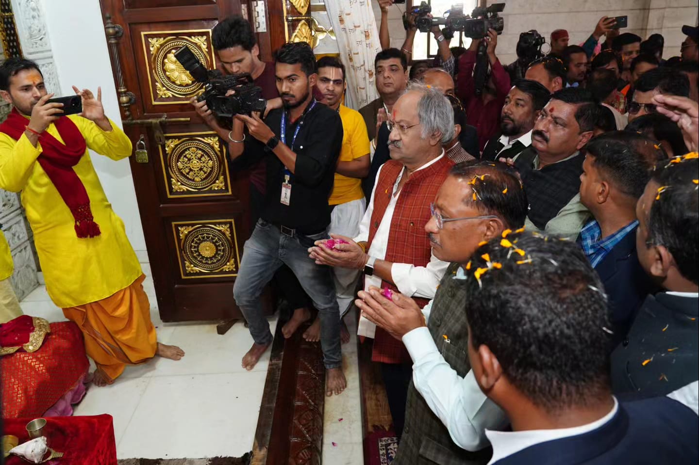 छत्तीसगढ़ के सुगंधित चावल से 22 जनवरी को महकेगा अयोध्या का प्रसाद https://www.khabargali.com/Article/chatataisagadha-kae-saugandhaita-caavala-sae-22-janavarai-kao-mahakaegaa-ayaodhayaa-kaa मुख्यमंत्री साय ने 300 मीट्रिक सुगंधित चावल से भरे 11 ट्रकों को किया रवाना