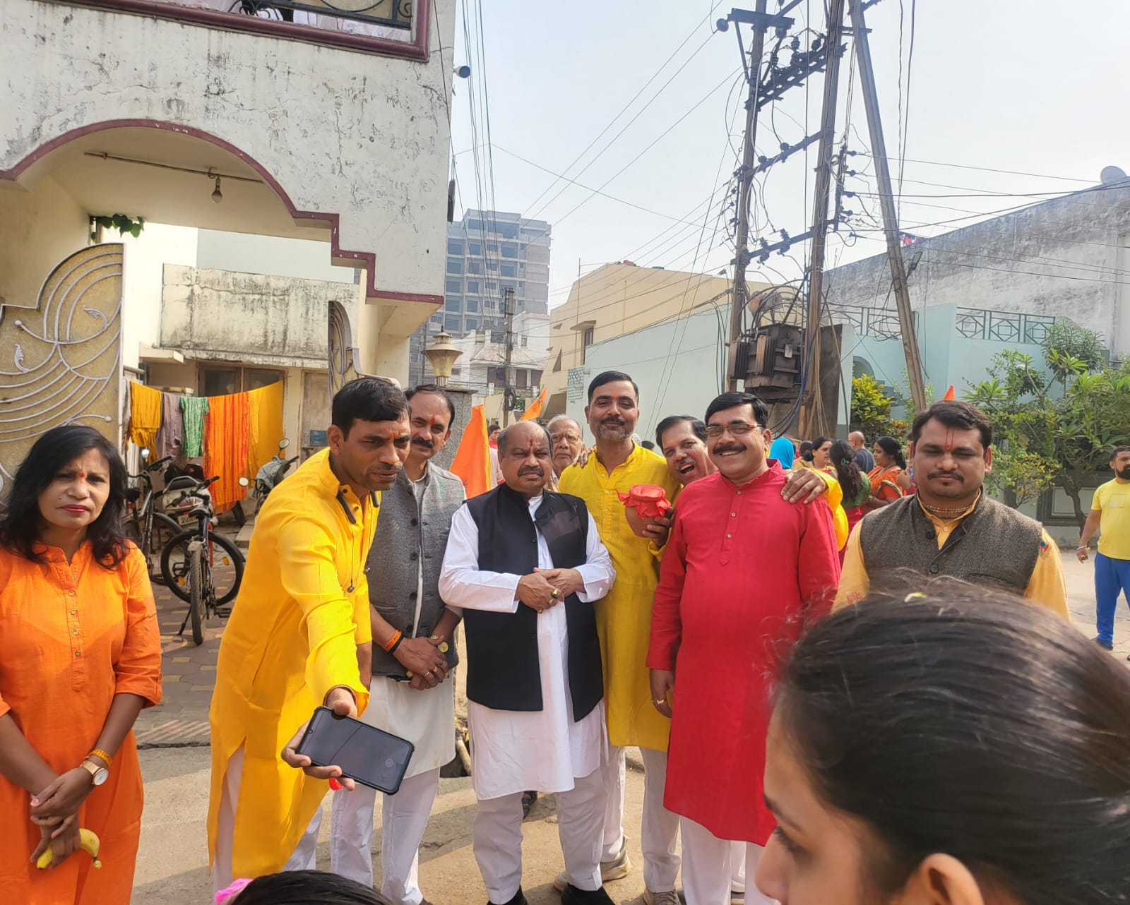 A grand procession of the Akshat Kalash worshiped in Gayatri Nagar was taken out, from Shri Siddhivinayak Shiv Sai Hanuman Temple of Gayatri Nagar to New Gayatri Nagar, Pink City, Cell Tax Colony, Bhavana Nagar, Shri Ram Temple Ayodhya, Raipur, Chhattisgarh, Khabargali.