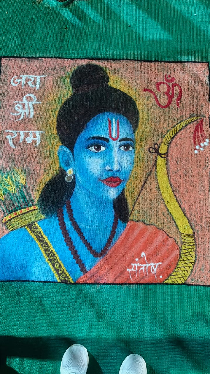 18-day Gondwana National Livelihood and Cultural Arts Festival at BTI Ground in the capital Raipur, Maa Pitambara Jan Seva Samiti organized a grand event on the theme of Raipur Ram Temple, artists made beautiful rangoli of Lord Shri Ram with colors and flowers, Chhattisgarh, Khabargali.