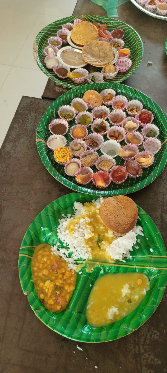 Teacher Dr. Arun Verma invited children in Rewarih school and served Chhappan Bhog in the feast, under Prime Minister Poshan Shakti Nirman Yojana, Holi Milan celebration and farewell program of 8th class children in Govt. Pre. Middle School Rewarih, Block- Palari, District- Balodabazar, Chhattisgarh, Khabargali