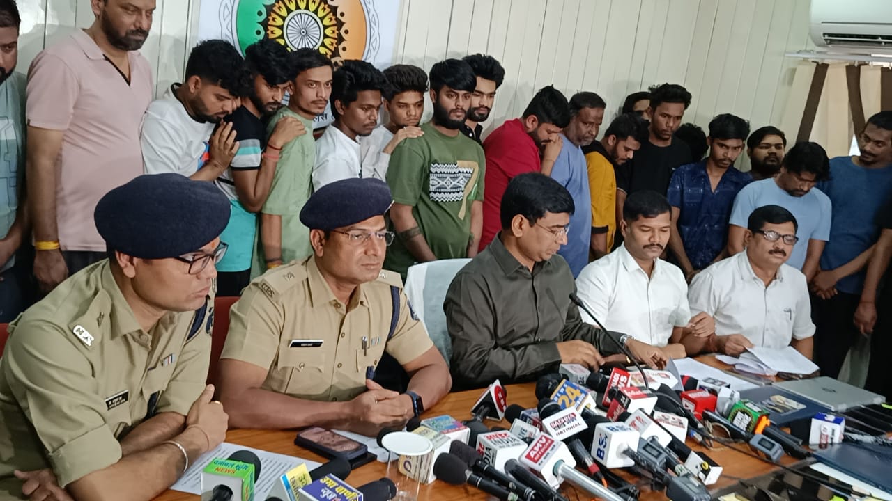 Raipur police arrested 26 bookies from Maharashtra, out of which 6 were from Raipur... Crores of rupees worth of betting from Mahadev panel, goods worth lakhs seized, IPL, cricket betting, policemen posed as milk, vegetable and paper vendors and spied on bookies, Chhattisgarh, Khabargali