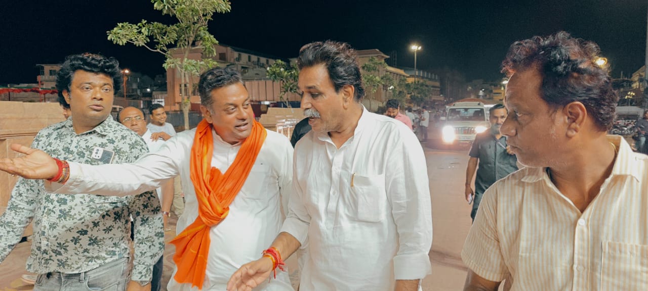 Before PM Modi's roadshow, BJP's unique campaign on the streets of Puri, Sambit Patra and Rajesh Munat took an auto ride, told the people of Puri about Modi's guarantee, Khabargali