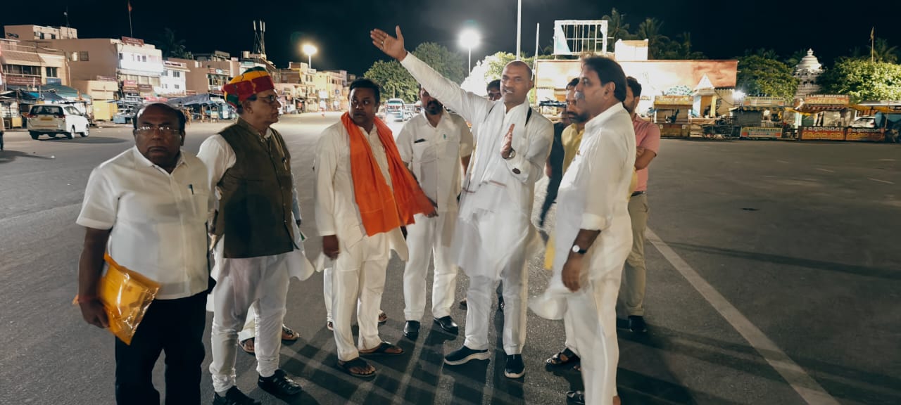 Before PM Modi's roadshow, BJP's unique campaign on the streets of Puri, Sambit Patra and Rajesh Munat took an auto ride, told the people of Puri about Modi's guarantee, Khabargali