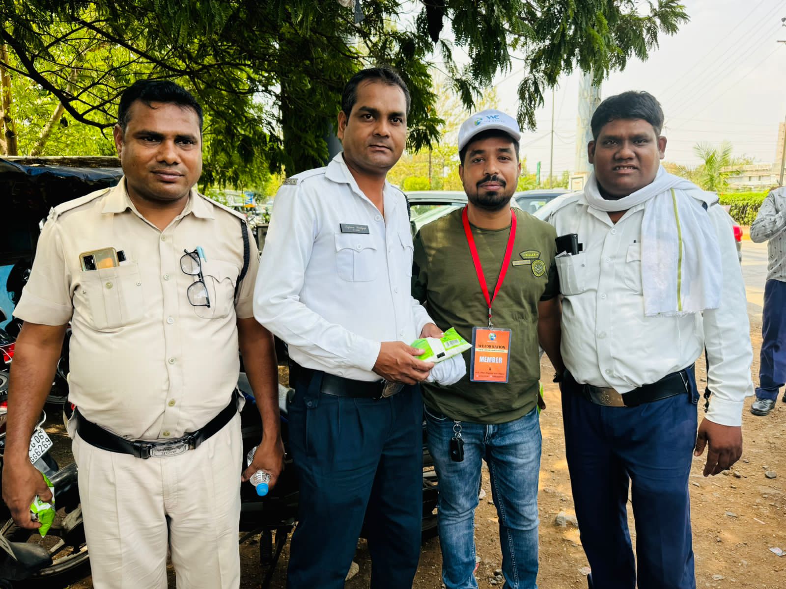 Buttermilk and electrical powder distributed to traffic personnel to provide relief from heat, V For Nation organization started service campaign, Raipur, Chhattisgarh, Khabargali