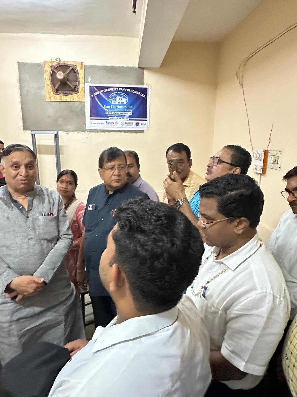 Donation of 2 X-ray machines worth 12 lakhs in Mekahara, Lokesh Kavadiya, Mahavir Intercontinental Service Organization, MISO, CSR Fund of Ken Fin Homes Bangalore, Dr. S.B.S. Netam Superintendent Mekahara, Dr. S.B.S. Netam Superintendent Mekahara, Raipur, Khabargali