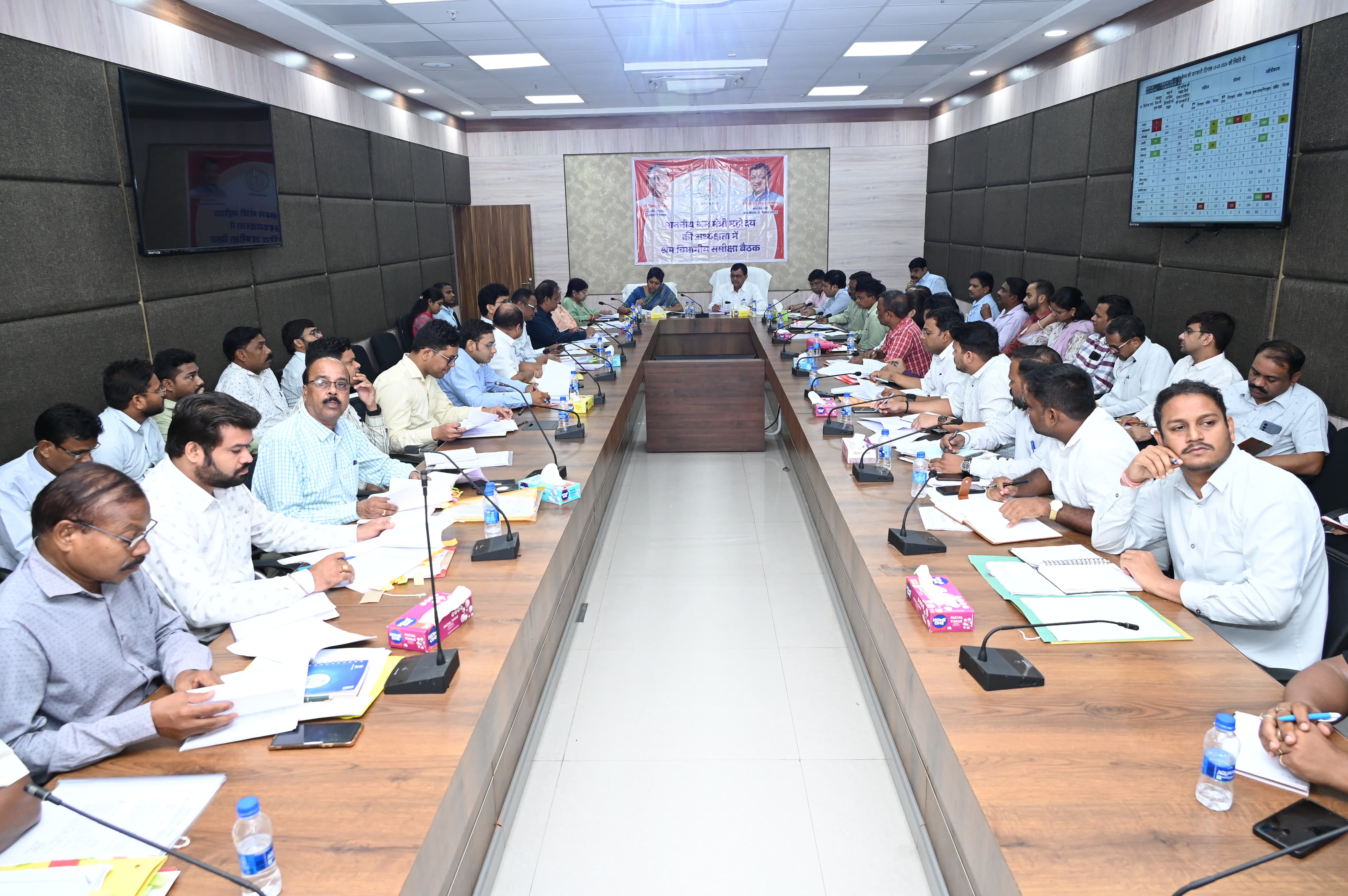 Labor Minister Shri Lakhan Lal Devangan has said that 100% of the workers of the state should get the benefit of the government schemes, Chhattisgarh, Khabargali