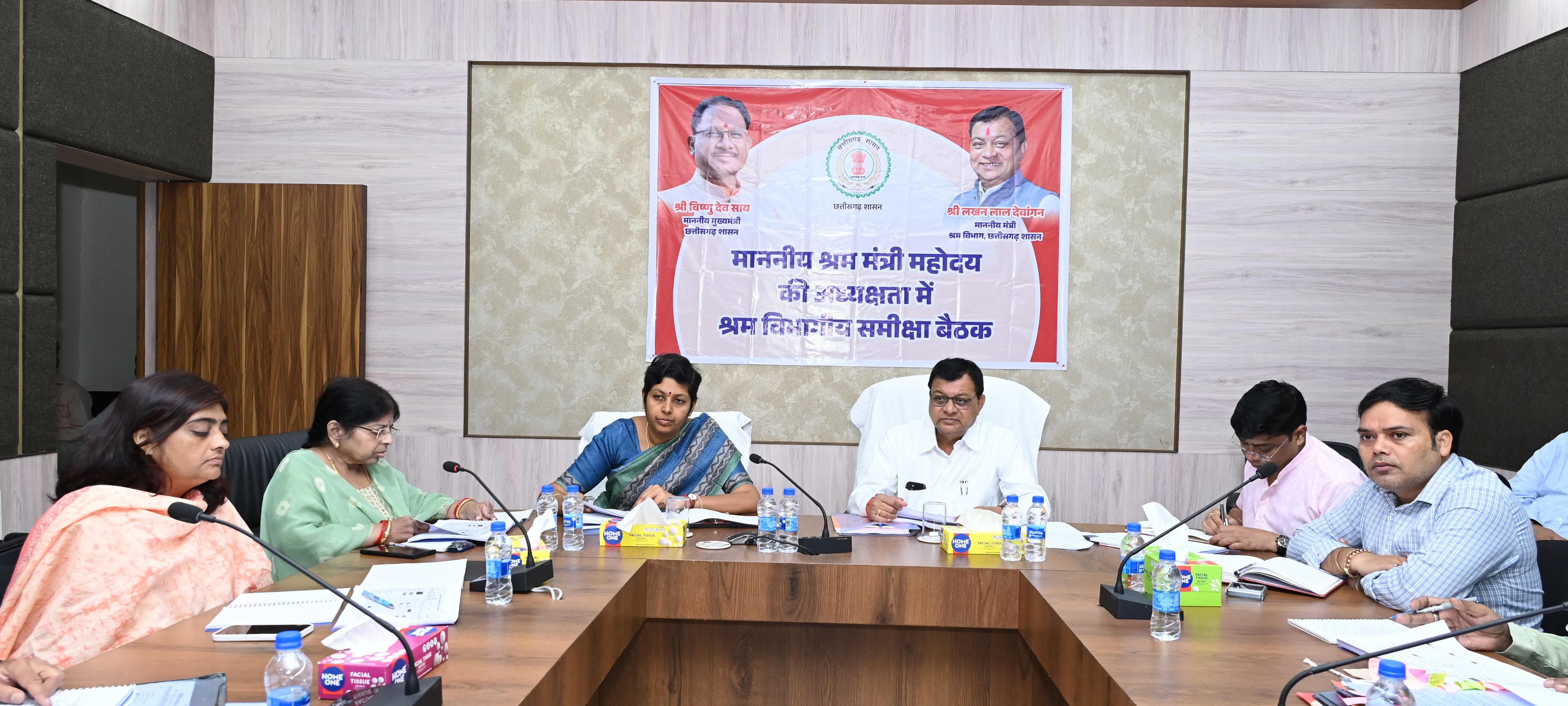 Labor Minister Shri Lakhan Lal Devangan has said that 100% of the workers of the state should get the benefit of the government schemes, Chhattisgarh, Khabargali