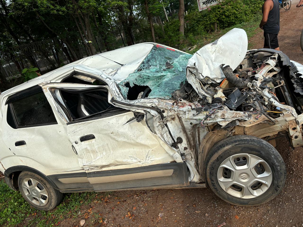 Two students studying to be doctors in RIMS died in a road accident, two cars collided head-on in Mandir Hasaud, Chhattisgarh, Khabargali