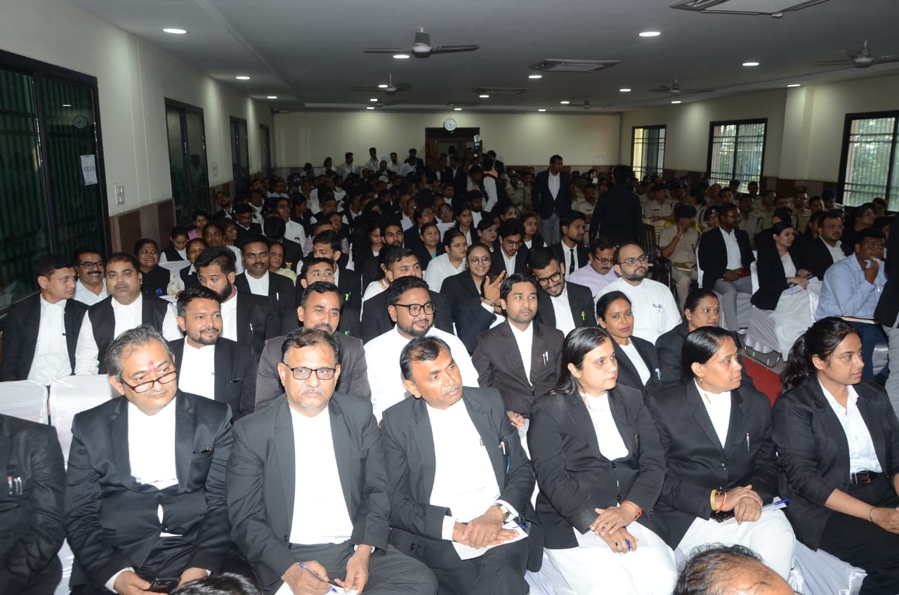 New Indian Judicial Code will be implemented from July 1, Professor Abhinav Shukla, Chief District and Sessions Judge Mr. Abdul Zahid Qureshi, ADM Mrs. Nidhi Sahu, ASP Daulatram Porte, Raipur, Chhattisgarh, Khabargali