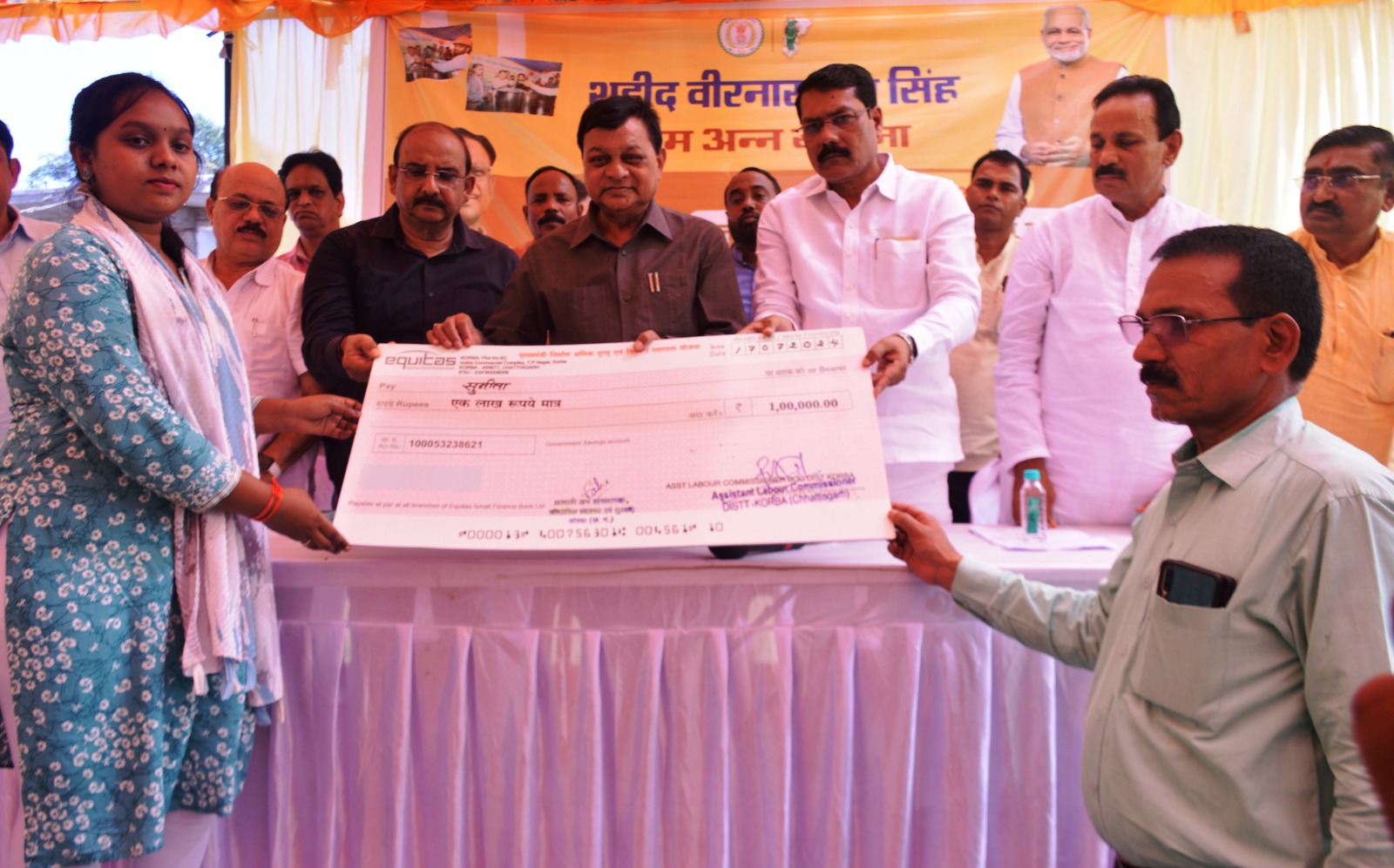 Provision of full meal for Rs. 5 started for the workers, Labor Minister Lakhan Lal Devangan inaugurated Shaheed Veer Narayan Singh Shram Anna Yojana in Budhwari Bazaar