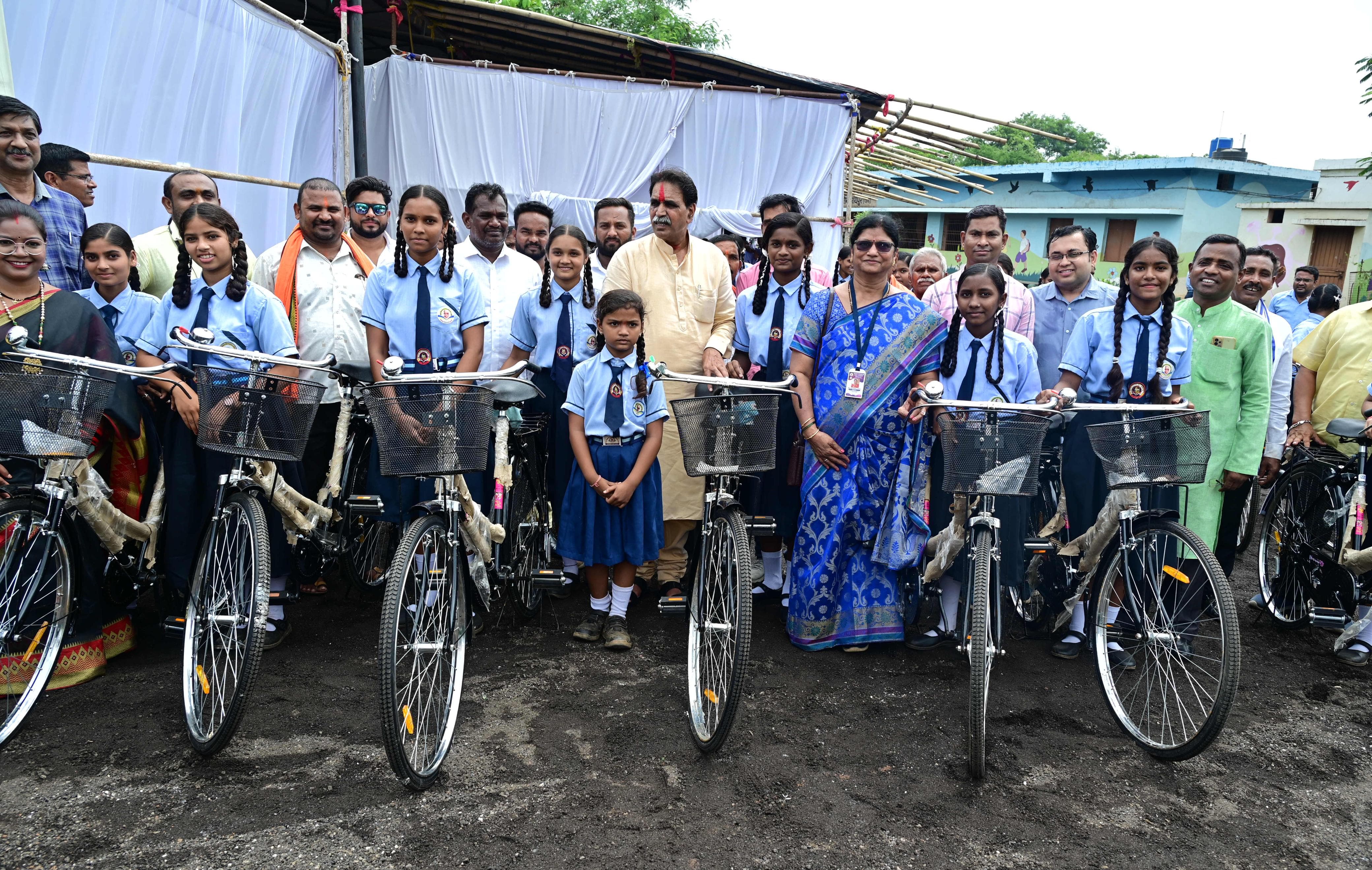 Rajesh Munat's big announcement in Mission School: Will invest the entire amount of MLA fund in the development of schools in Raipur West, former minister and senior BJP MLA Rajesh Munat, Raipur, Chhattisgarh, Khabargali
