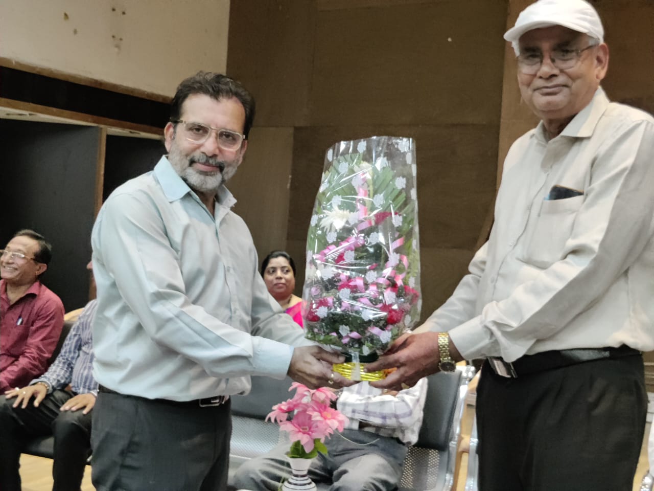 Guru Purnima festival program was celebrated in a simple and dignified manner in Shri Gujarati U. Ma. School, School Management Committee, Shri Gujarati Teaching Association President Narayan Bhai Patel, Vice President Ashok Bhai Patel, Sunil Pandya, School Principal Anees Memon, Raipur, Chhattisgarh, Khabargali