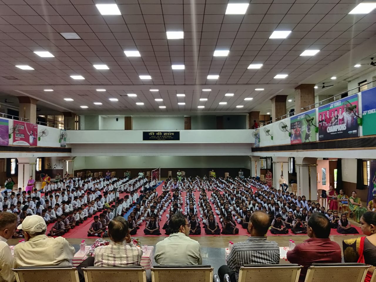 Guru Purnima festival program was celebrated in a simple and dignified manner in Shri Gujarati U. Ma. School, School Management Committee, Shri Gujarati Teaching Association President Narayan Bhai Patel, Vice President Ashok Bhai Patel, Sunil Pandya, School Principal Anees Memon, Raipur, Chhattisgarh, Khabargali