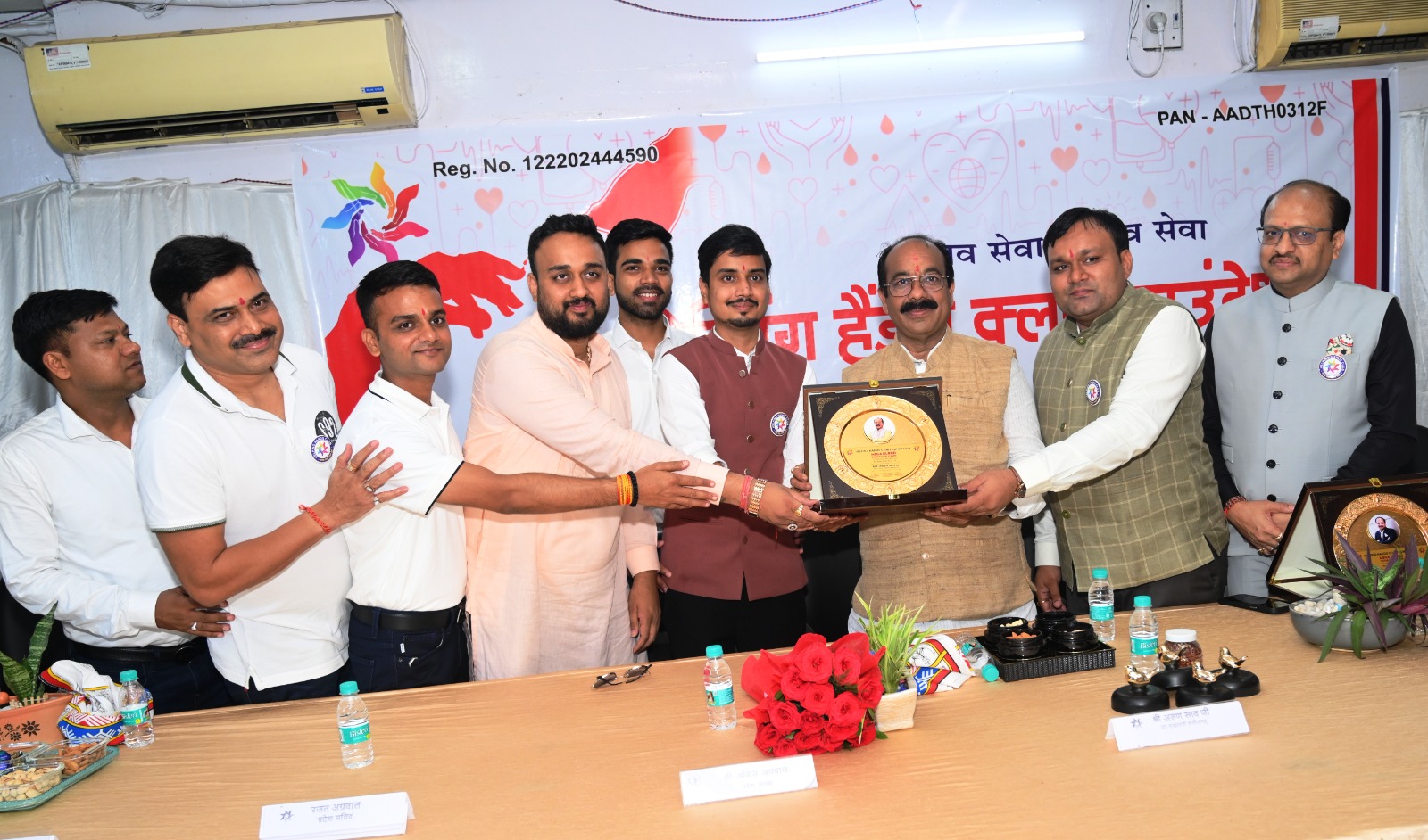 Mega blood donation camp organized at Mekahara Hospital, 152 units of blood donated, Helping Hands Club Foundation organized, Raipur, Chhattisgarh, Khabargali