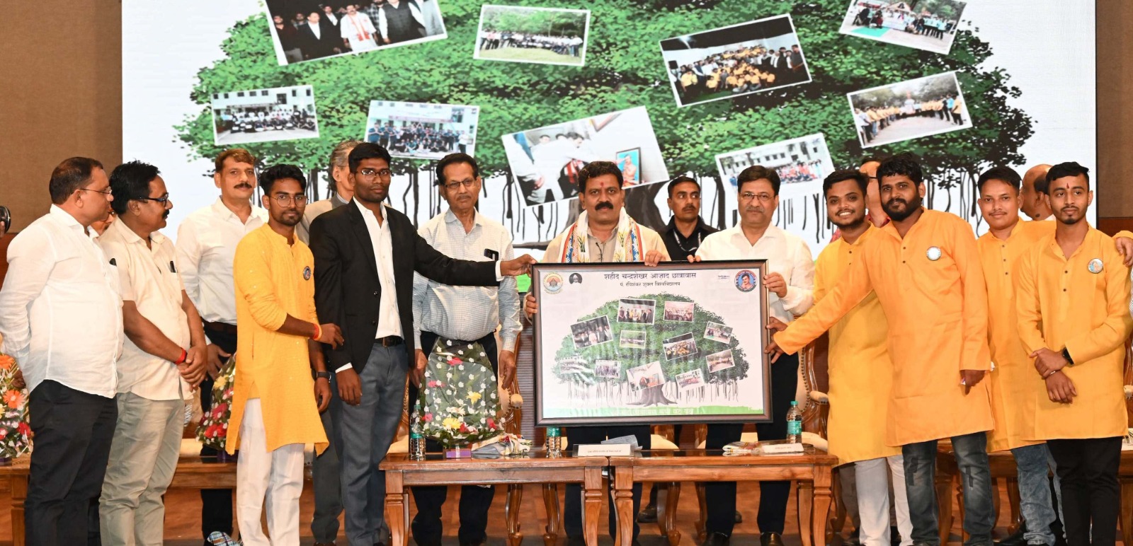 Shaheed Chandrashekhar Azad Hostel Day organized in the auditorium of Pandit Ravishankar Shukla University campus, Deputy Chief Minister Mr. Vijay Sharma, Vice Chancellor Dr. Sachchidanand Shukla, Secretary of State Information Commission Mr. Gopal Verma, Registrar Mr. Shailendra Patel, Dr. Ravindra Mishra, Dr. M.L. Nayak, Raipur, Chhattisgarh, Khabargali