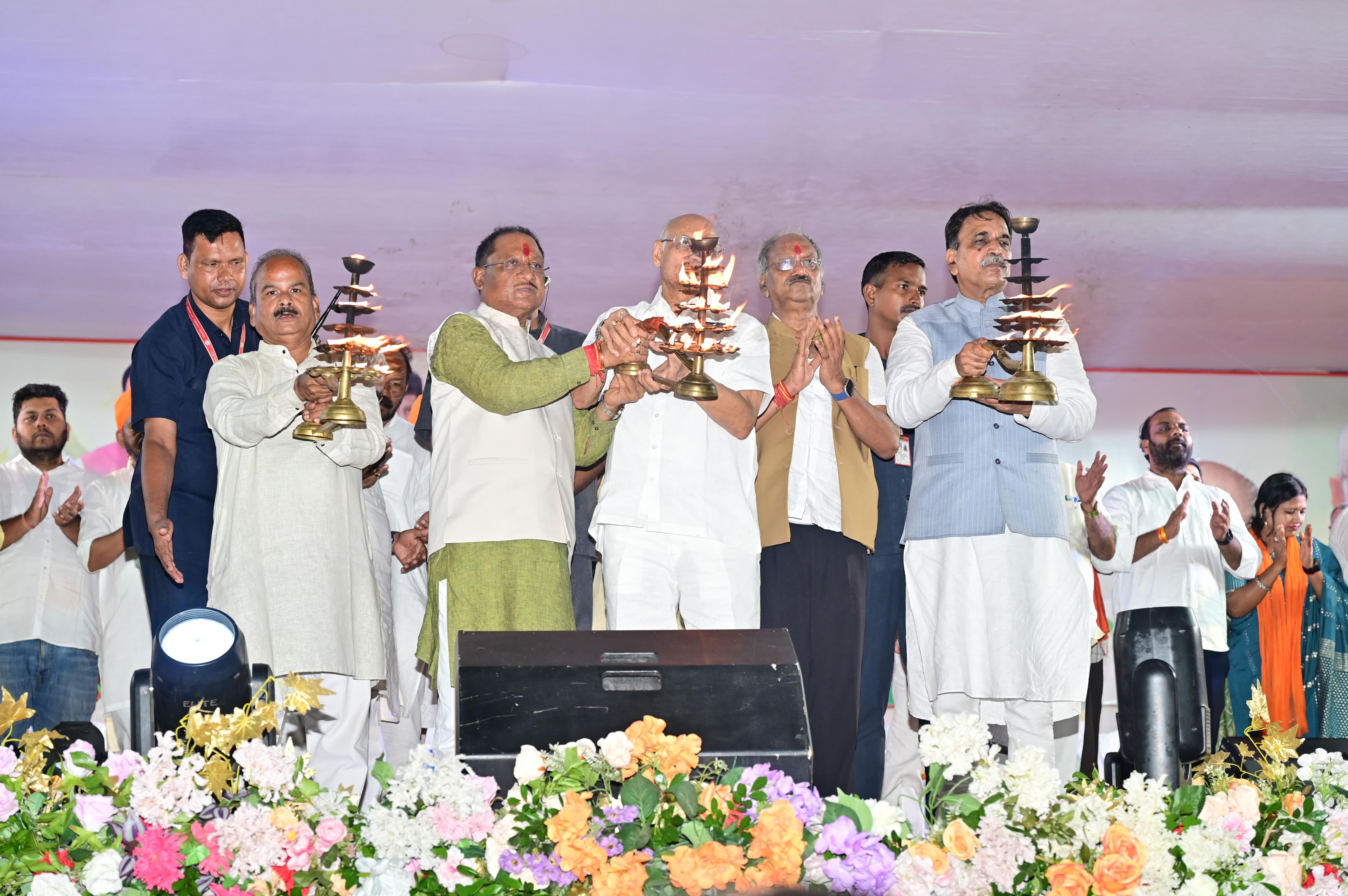 Raipur immersed in patriotism, BJP took out Tricolor Rally under the leadership of Munat, the capital was filled with patriotism with the huge Tiranga Yatra, youths danced to patriotic songs, many big leaders including Chief Minister Vishnudev Sai participated in the grand Aarti of Bharat Mata, Chhattisgarh, Khabargali