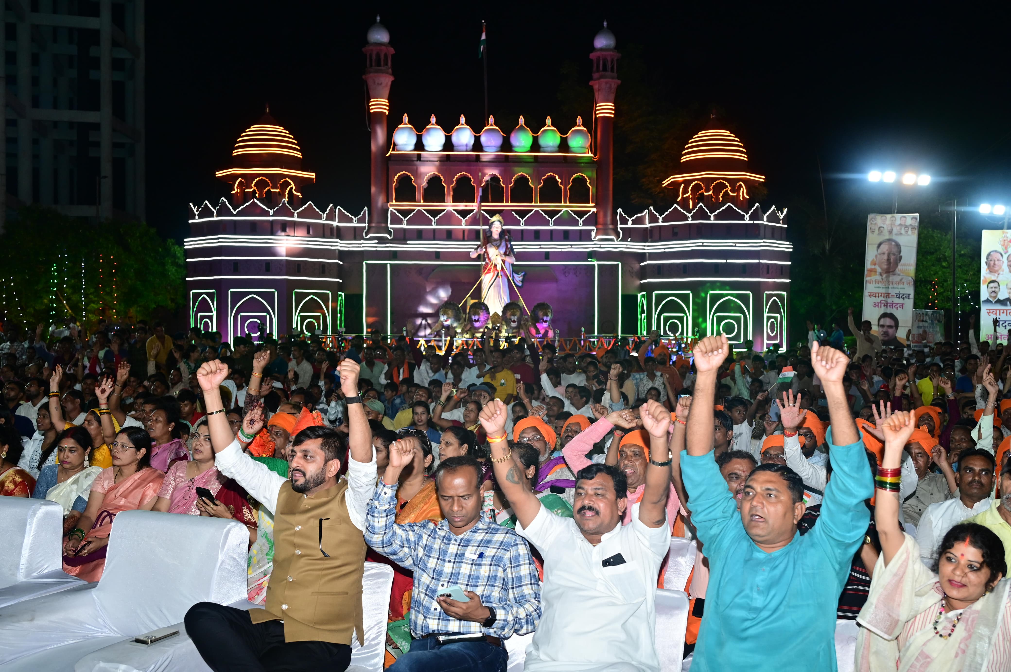 Raipur immersed in patriotism, BJP took out Tricolor Rally under the leadership of Munat, the capital was filled with patriotism with the huge Tiranga Yatra, youths danced to patriotic songs, many big leaders including Chief Minister Vishnudev Sai participated in the grand Aarti of Bharat Mata, Chhattisgarh, Khabargali