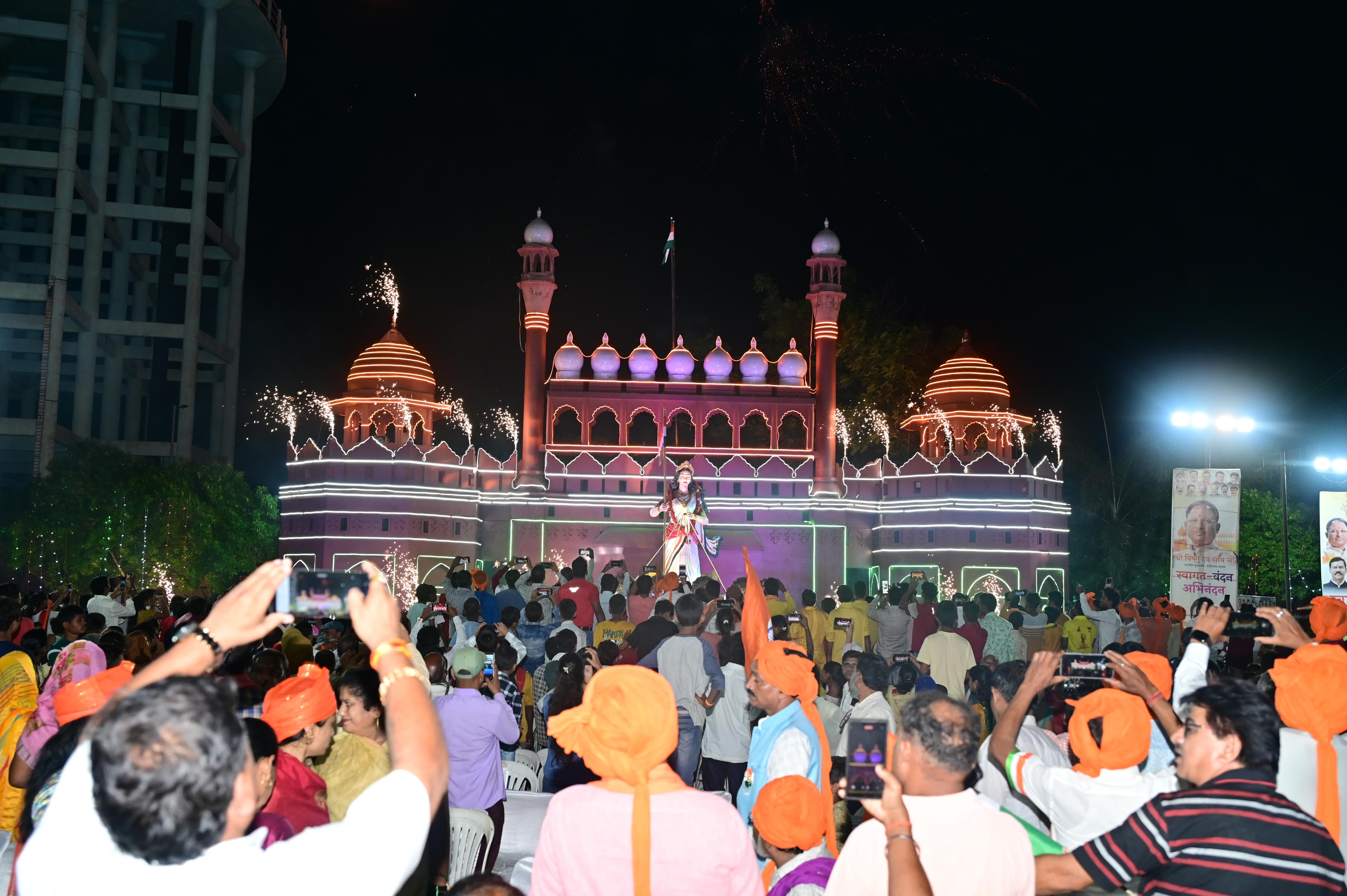 Raipur immersed in patriotism, BJP took out Tricolor Rally under the leadership of Munat, the capital was filled with patriotism with the huge Tiranga Yatra, youths danced to patriotic songs, many big leaders including Chief Minister Vishnudev Sai participated in the grand Aarti of Bharat Mata, Chhattisgarh, Khabargali