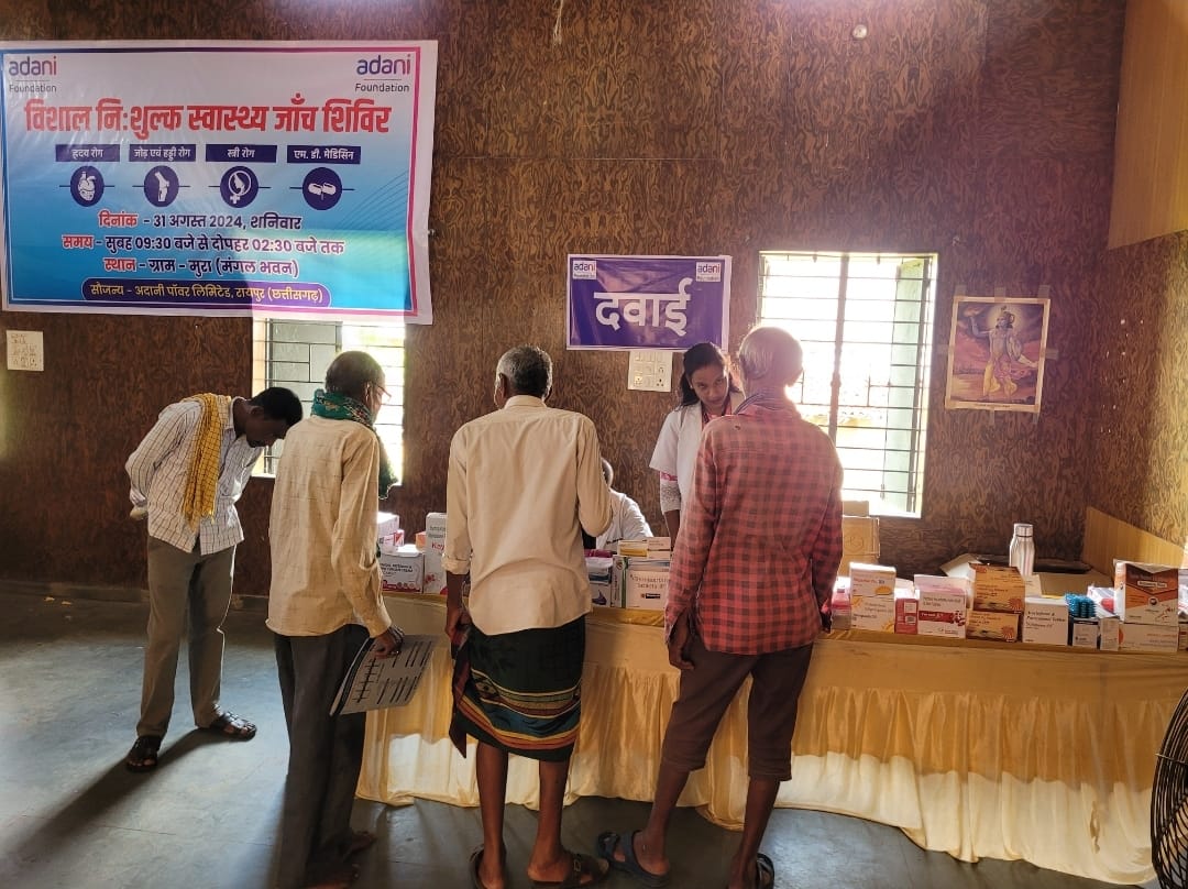 Adani Foundation organized a huge health camp, specialist doctors conducted free health checkup and treatment of more than 400 villagers, Chhattisgarh, Khabargali