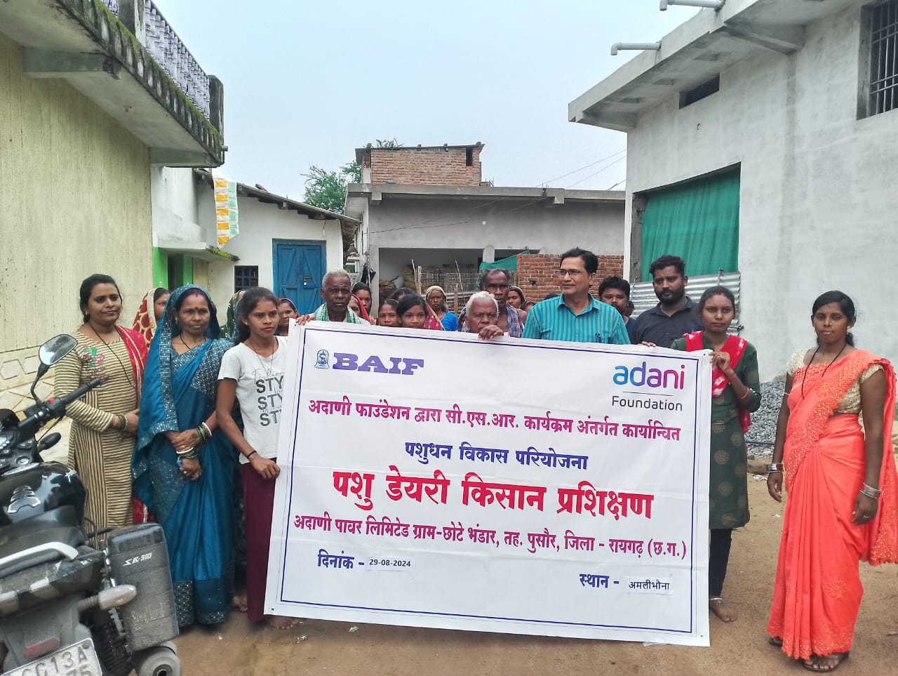Adani Foundation organized animal health camp and awareness program, more than 1200 animals of more than 90 animal keepers were examined in the camp and free medicines were distributed, more than 250 animal keepers participated in the animal husbandry awareness program, Chhattisgarh, Khabargali