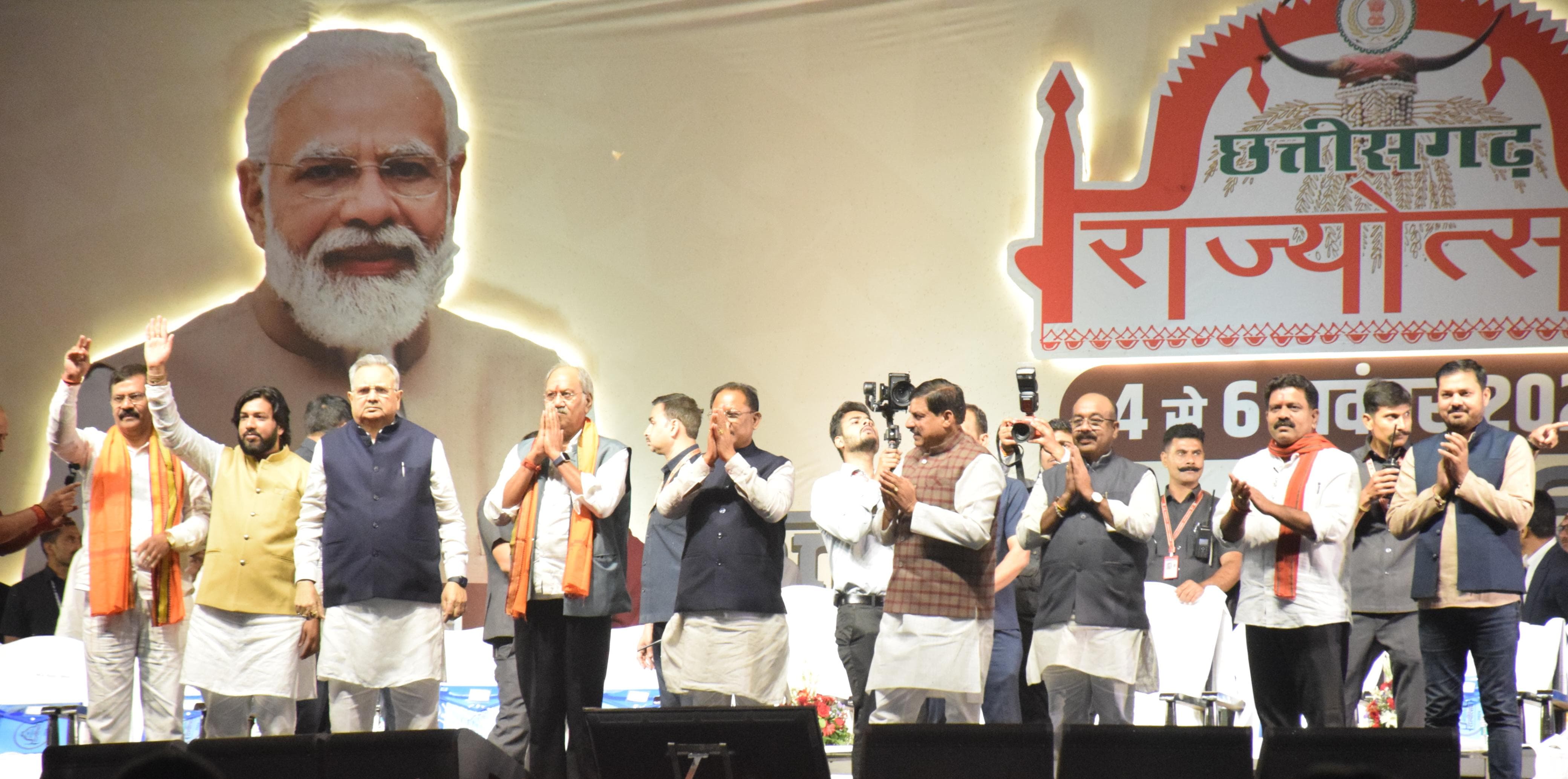 Double engine governments are rapidly taking Chhattisgarh and Madhya Pradesh on the path of development: Chief Minister Dr. Mohan Yadav Madhya Pradesh Chief Minister Dr. Mohan Yadav inaugurated the three-day Chhattisgarh Rajyotsav, Khabargali
