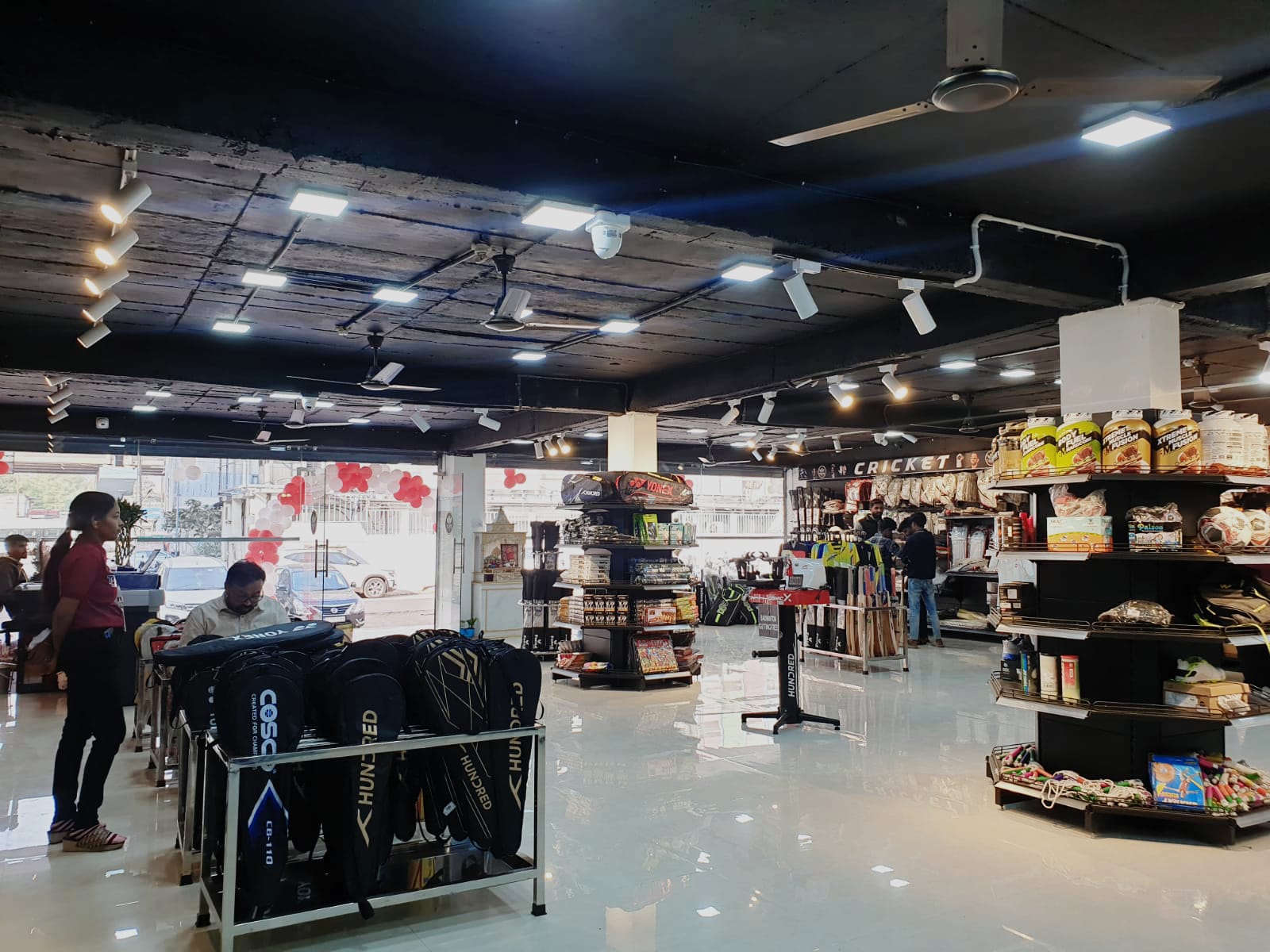 Inauguration of Chhattisgarh's largest and modern sports and fitness showroom 'Tapes Sports', near Chandramaurya Chowk, Bhilai, fitness equipment and top brands, announcement of special offers for customers, online shopping and home delivery facility, Khabargali