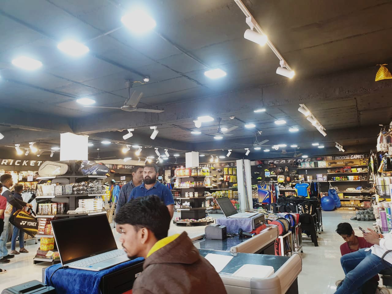 Inauguration of Chhattisgarh's largest and modern sports and fitness showroom 'Tapes Sports', near Chandramaurya Chowk, Bhilai, fitness equipment and top brands, announcement of special offers for customers, online shopping and home delivery facility, Khabargali