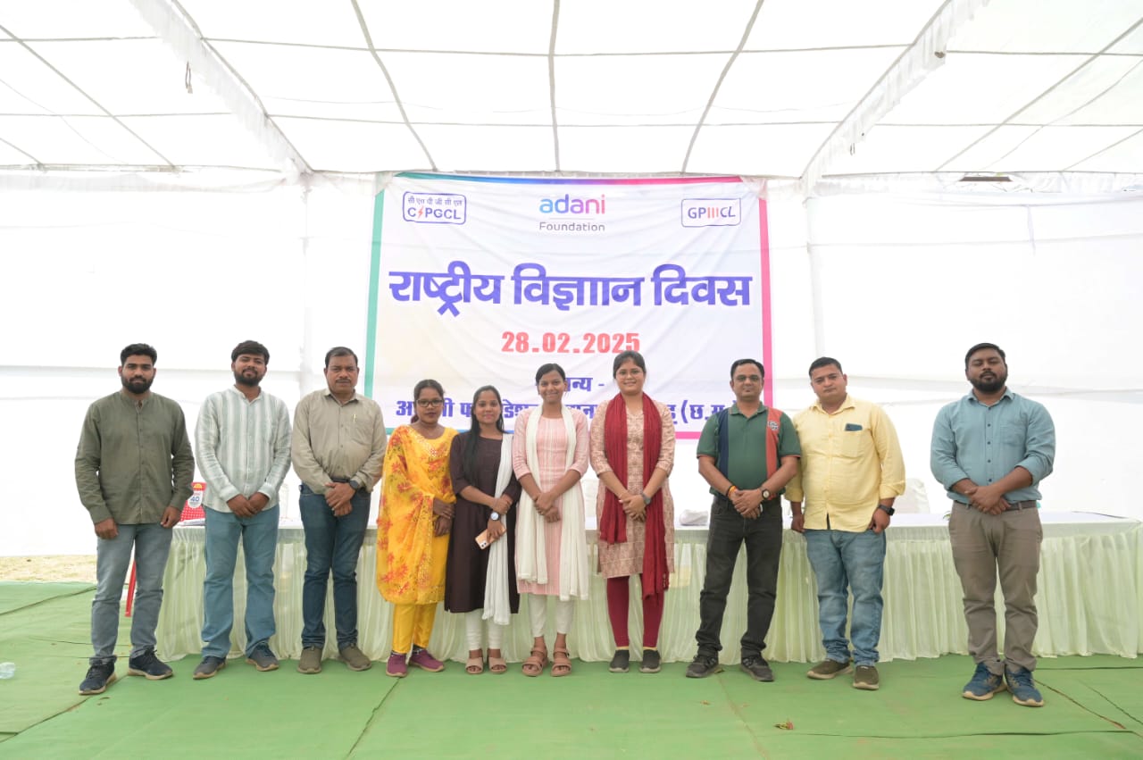 Successful event organized in Milupara on National Science Day, Adani Foundation's mobile science laboratory increased attraction, Raigarh, Khabargali