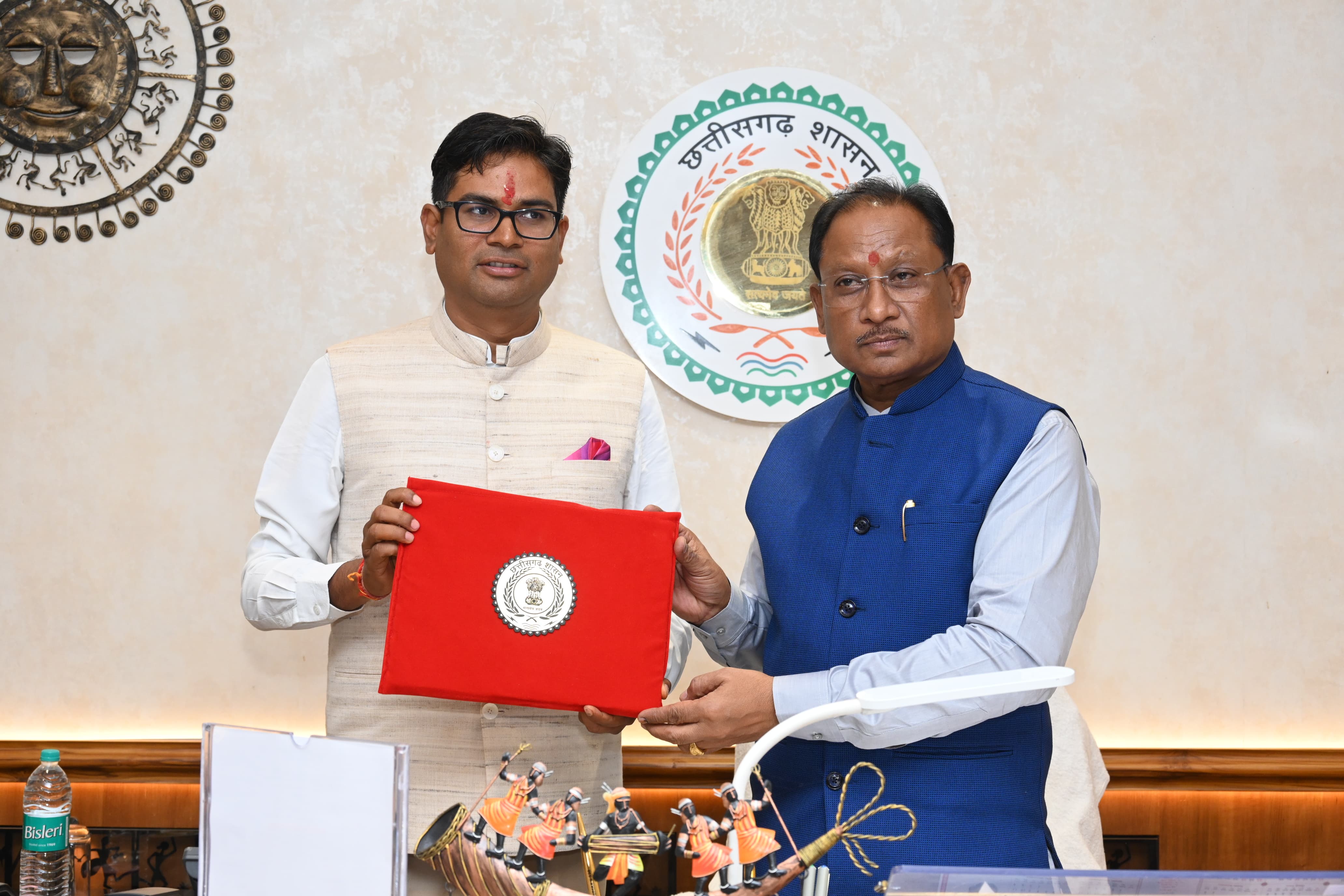 The 25th budget is being presented on the theme 'GATI' i.e. Good Governance, Earth Accelerating Infrastructure, Technology and Industrial Growth. Finance Minister OP Choudhary is presenting the budget. Chhattisgarh, Raipur, KhabargaliChhattisgarh Legislative Assembly
