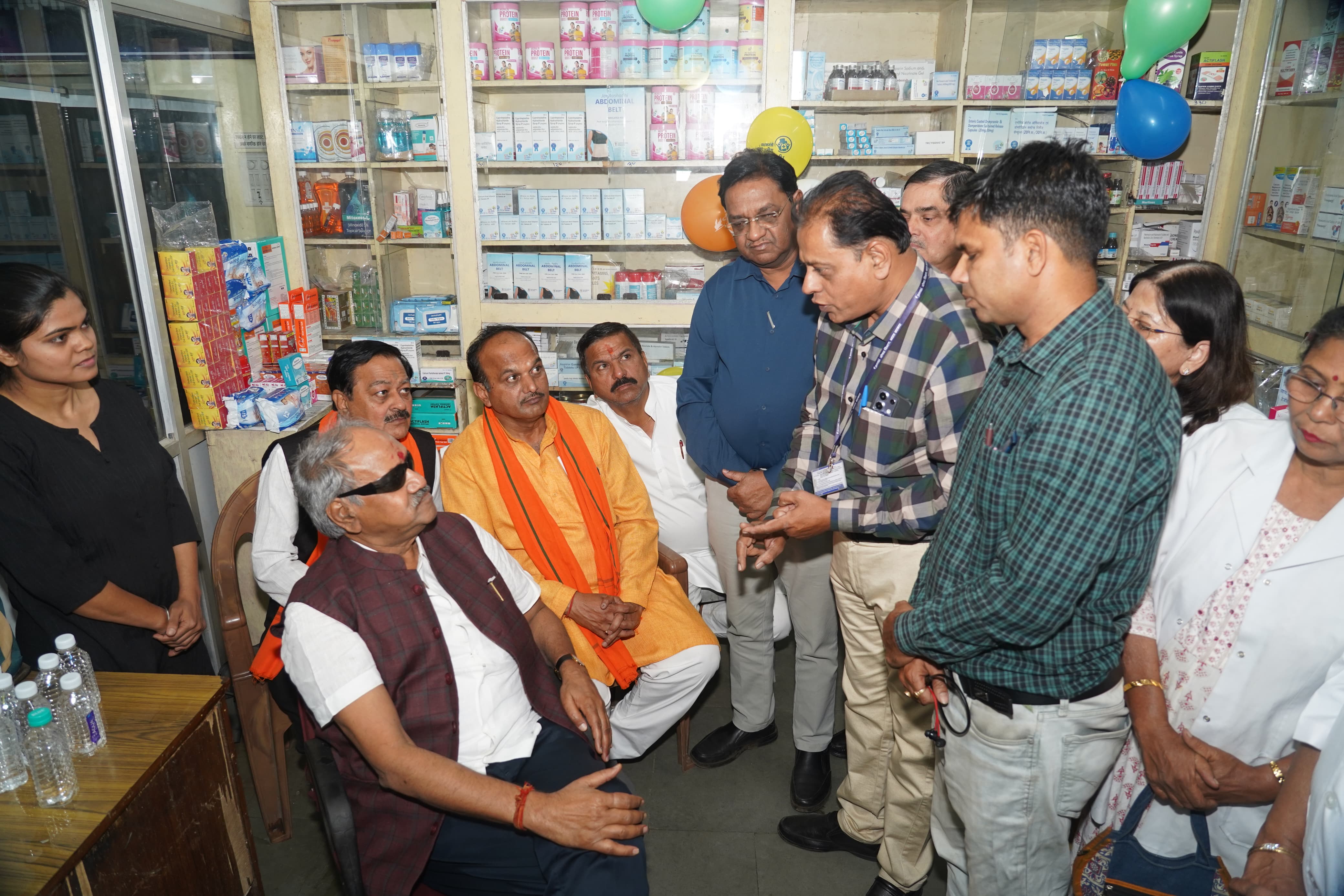 200 Jan Aushadhi Kendras will be opened in 70 wards of the capital and in the entire Raipur Lok Sabha constituency, MP Brijmohan inspected the Jan Aushadhi Kendra, the poor will get cheap medicines and the youth will get employment: MP Brijmohan Agarwal, Raipur, Chhattisgarh, Khabargali