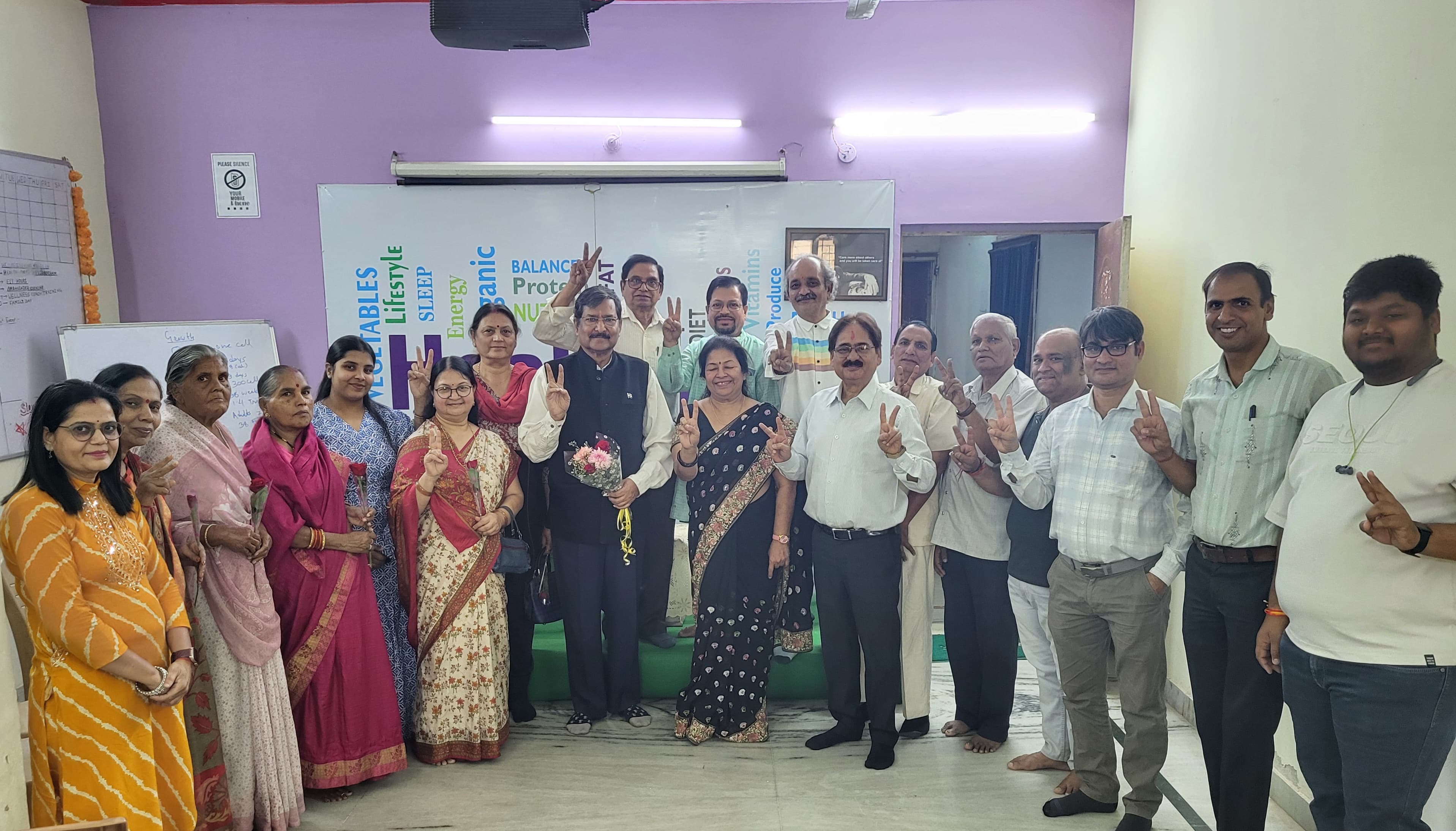 Chhabi Trivedi for health awareness, Kamala Memorial Society established by freedom fighter Bihari Lal Upadhyay, senior journalist Vasant Veer Upadhyay, Principal Mrs. Sabita, former Inspector General of Police of Chhattisgarh Rajiv Srivastava, Raipur, Khabargali