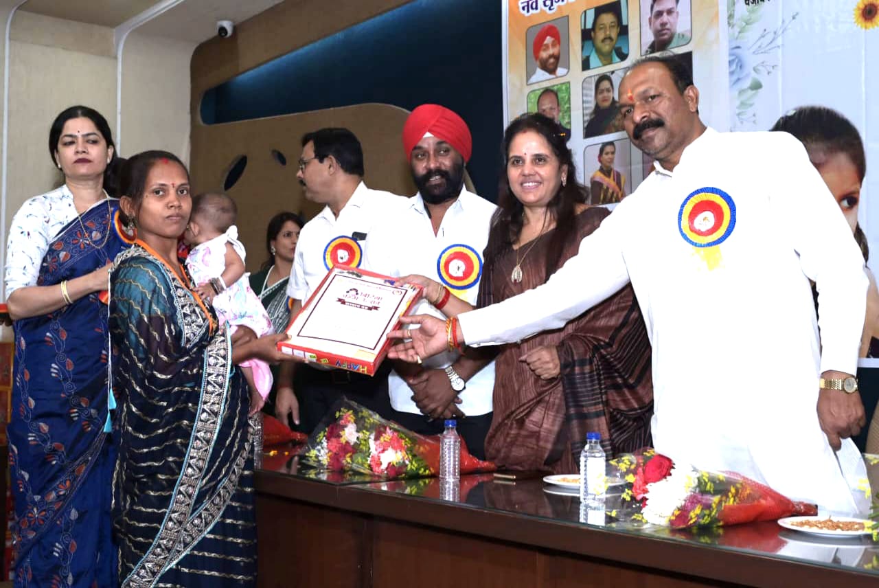 Nav Srujan Manch honoured the parents of the daughter, not on the occasion of daughter's birth anniversary but Vrindavan hall reverberated with the laughter of daughters, Amarjeet Singh Chhabra, State President, Nav Srujan Manch, Chhattisgarh, Raipur, Khabargali