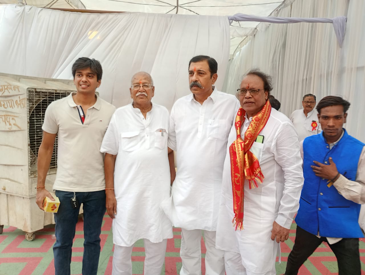 Shri Hanuman Janmotsav Bhandara Prasadi for more than five thousand people in Industrial Area Bhanpuri, Temple Seva Samiti President Engineer UN Agarwal, General Secretary K Raju Kapse, Treasurer Satya Prakash Agarwal, Raipur, Chhattisgarh, Khabargali