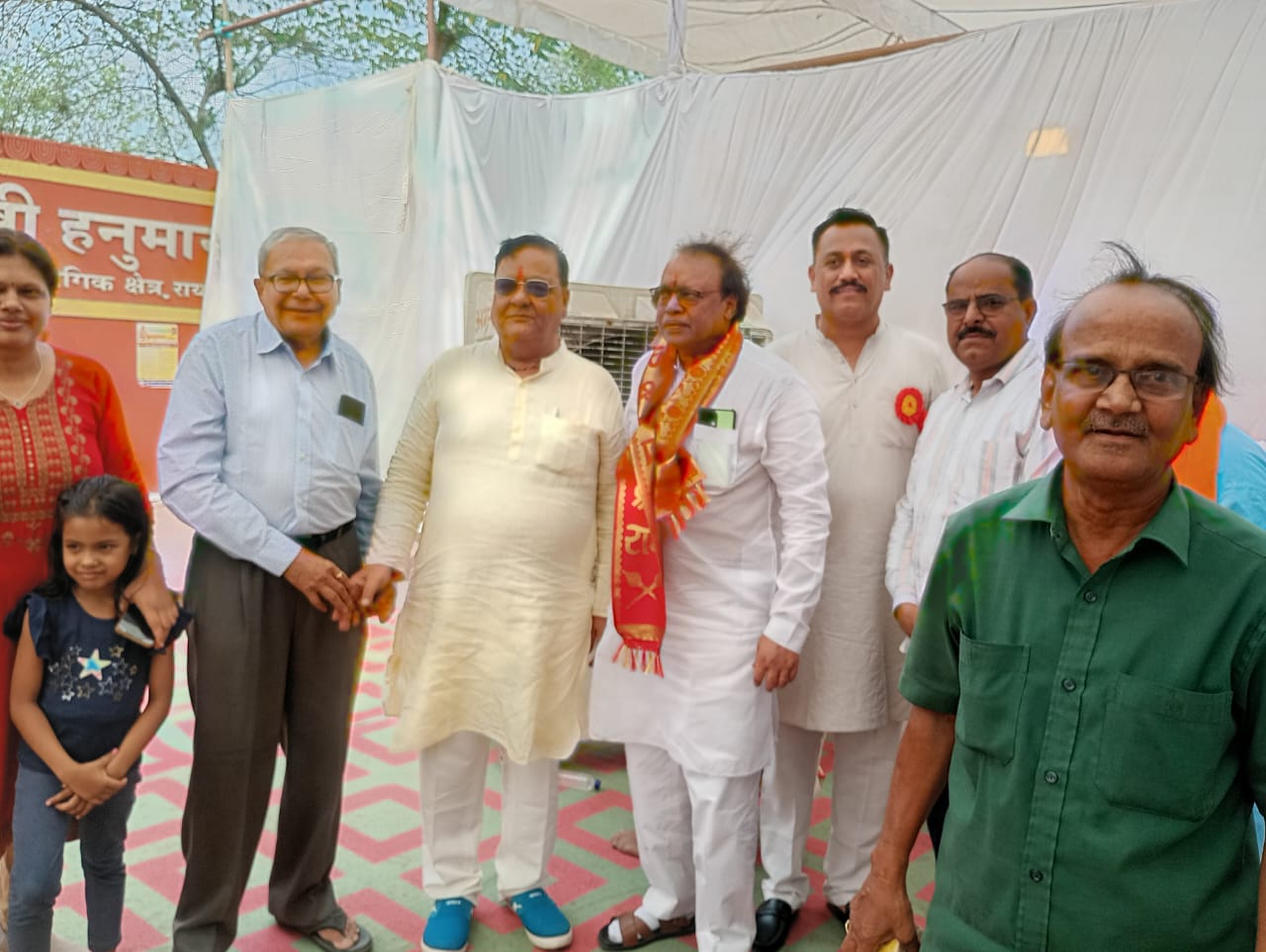 Shri Hanuman Janmotsav Bhandara Prasadi for more than five thousand people in Industrial Area Bhanpuri, Temple Seva Samiti President Engineer UN Agarwal, General Secretary K Raju Kapse, Treasurer Satya Prakash Agarwal, Raipur, Chhattisgarh, Khabargali