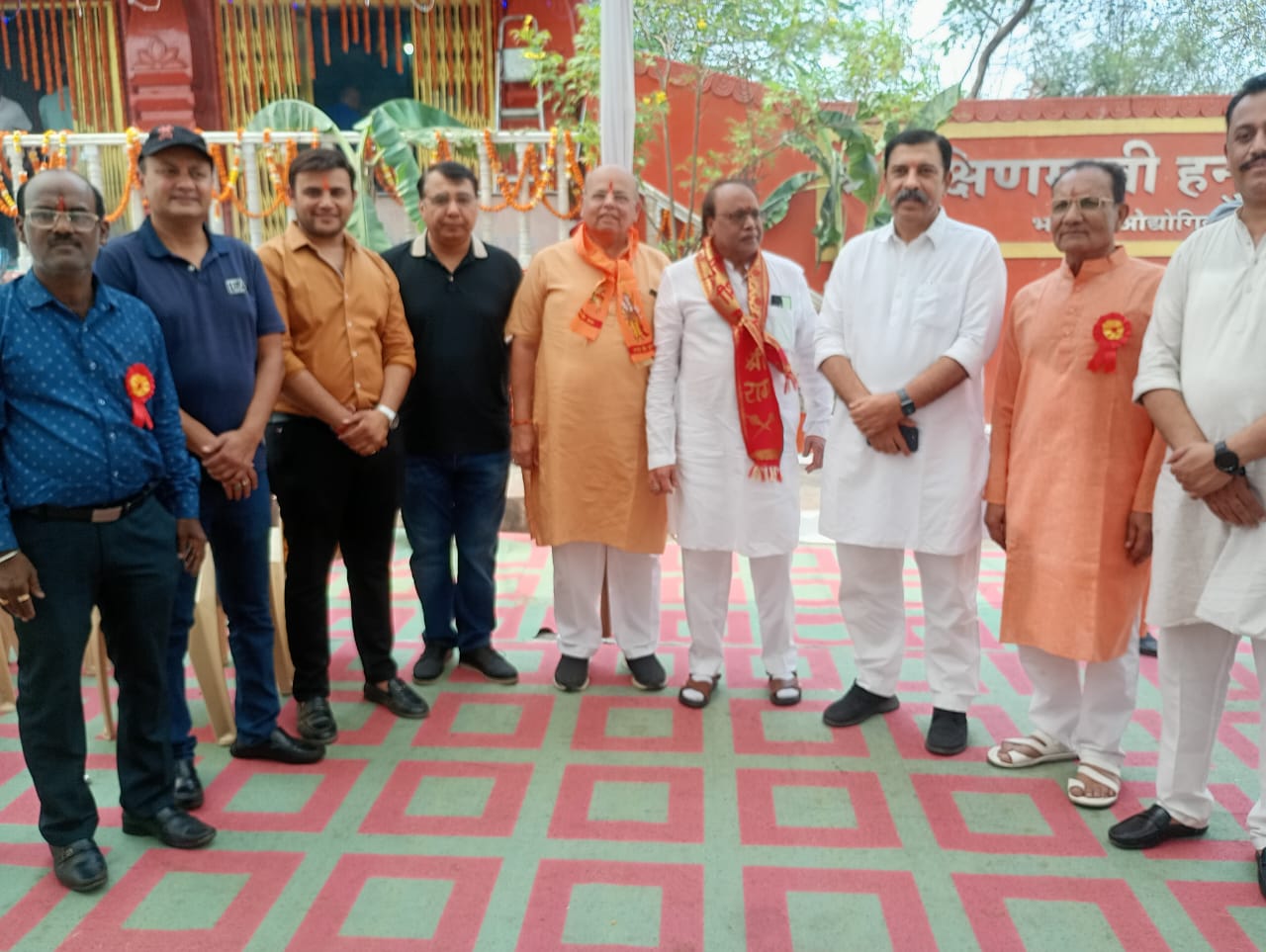 Shri Hanuman Janmotsav Bhandara Prasadi for more than five thousand people in Industrial Area Bhanpuri, Temple Seva Samiti President Engineer UN Agarwal, General Secretary K Raju Kapse, Treasurer Satya Prakash Agarwal, Raipur, Chhattisgarh, Khabargali