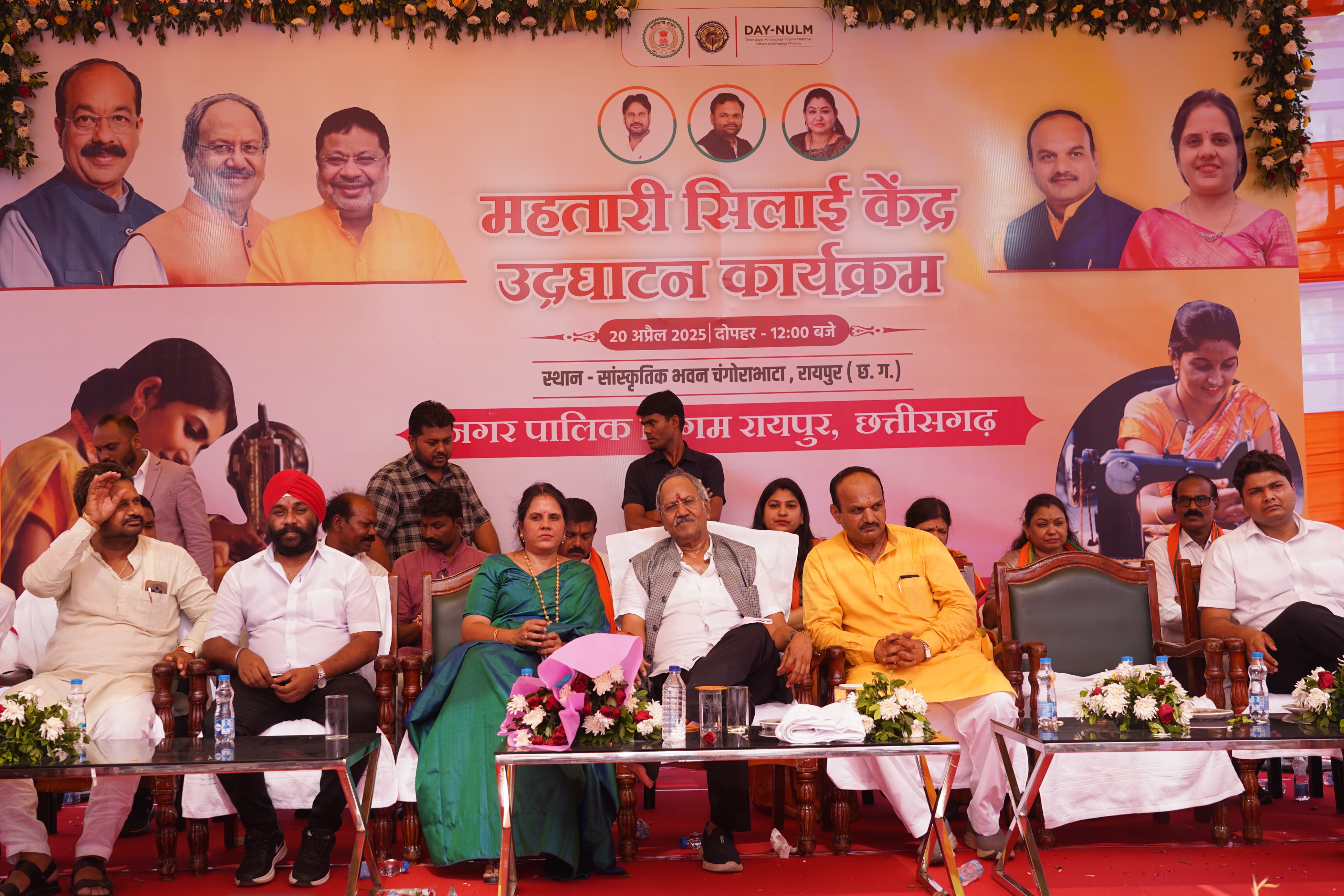 Mahtari sewing centers will be opened in all the wards of the capital, MP Brijmohan gave instructions, making women self-reliant is the priority of the BJP government: MP Brijmohan Agarwal, Raipur, Chhattisgarh, Khabargali) (68797)