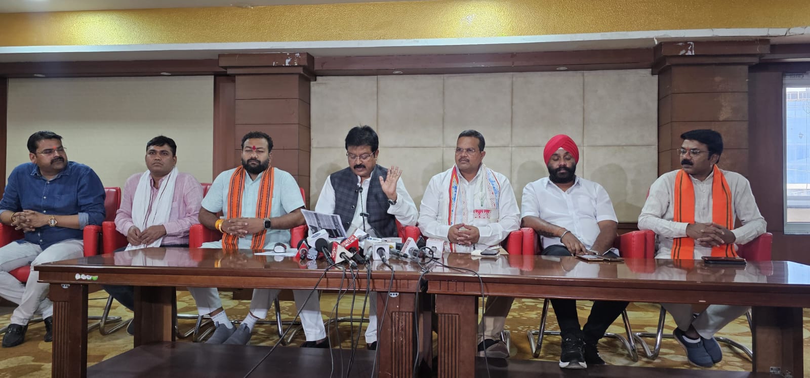 Congress' demonstration was a movement of organized gang of criminals against crime, BJP's State General Secretary and State Civil Supplies Corporation's Chairman Sanjay Shrivastava, BJP State Media Co-incharge Anurag Agrawal, BJP SC Morcha's State President Naveen Markandey, Minority Commission's Chairman Amarjeet Chhabra, State Spokesperson Amit Sahu, Sunil Chaudhary and media panelist Nishikant Pandey, Raipur, Chhattisgarh, Khabargali