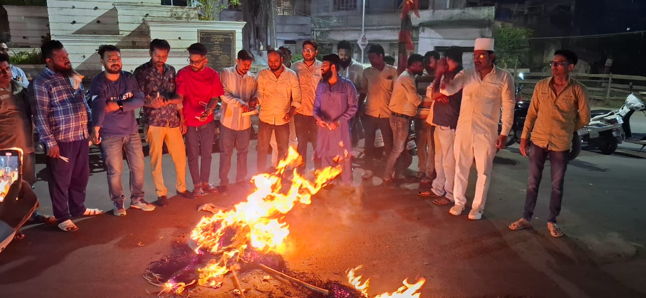 Raipur District, Hussaini Sena, Chhattisgarh, effigies of the accused of Pahalgam massacre were burnt, tributes were paid to the dead, District President Mohammad Aamir, City President Mohammad Sufi Owaisi, City Working President Ashfaq Khan, Raipur North Assembly President Israr Khan, Khabargali Ehtesham Hussain, Sheikh Akram