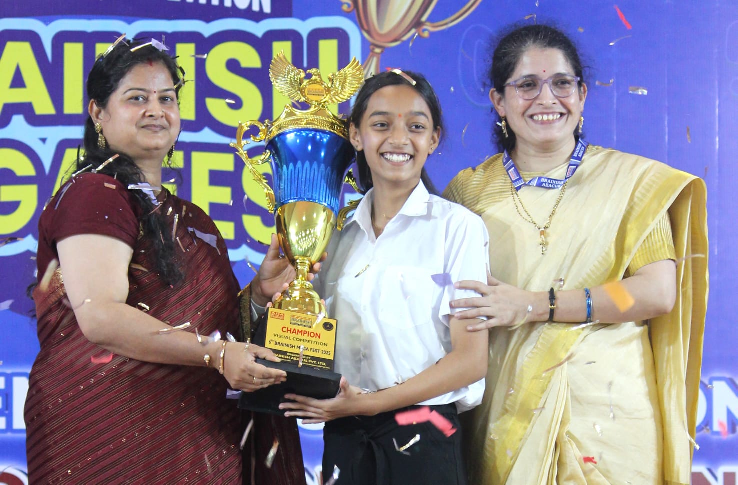 Superb performance of children in 'Brainish Megafest'... Won in many categories including Champion Trophy, did mathematical calculations in few moments, Deepa Ma'am, Brainish Abacus Class, Shailendra Nagar, Raipur, Chhattisgarh, Khabargali