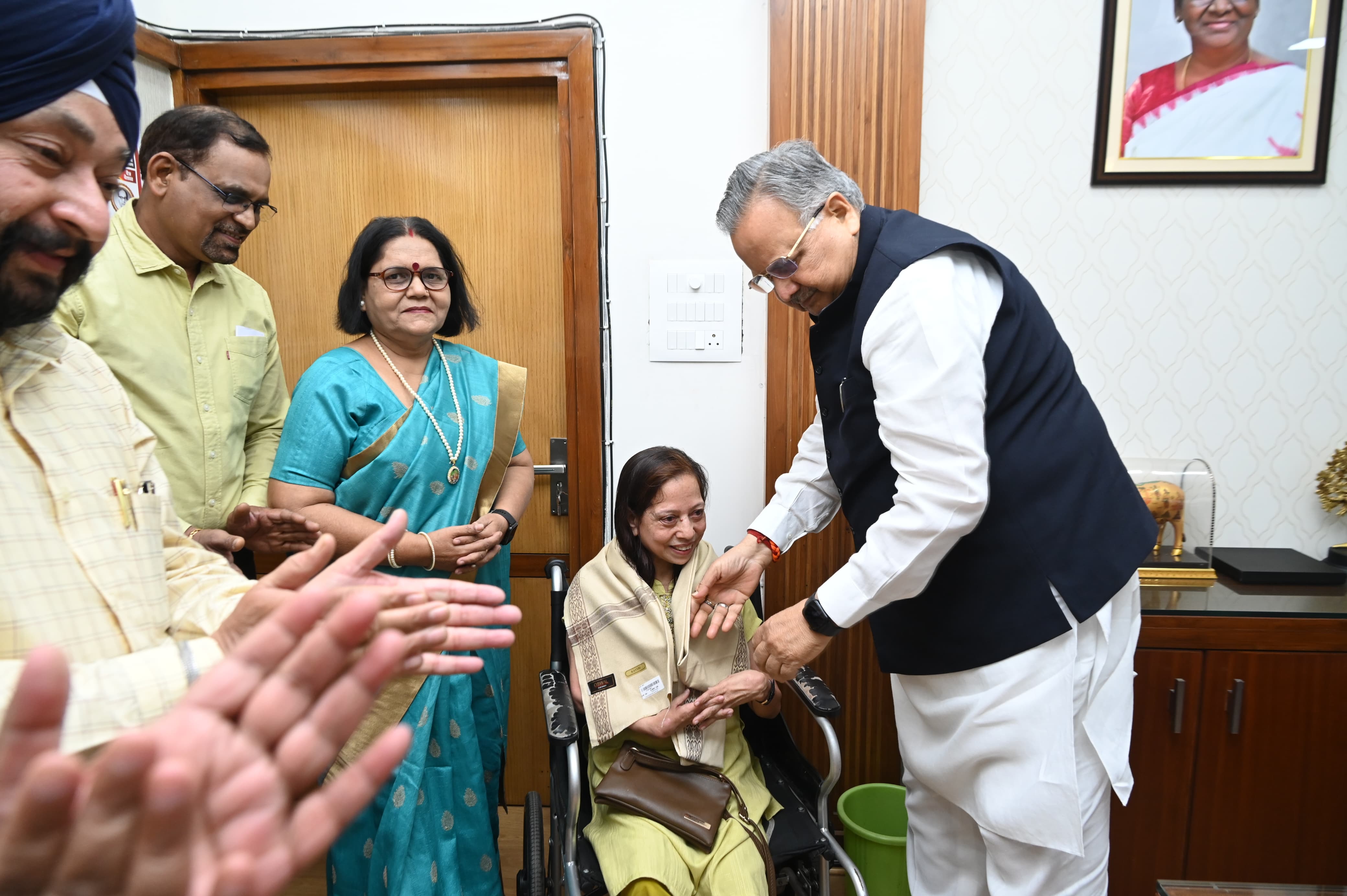 Release of Sushma Bagga's book "Bal Man", Bal Man was released by Assembly Speaker Dr. Raman Singh and several other eminent litterateurs of the city at the Speaker House. Review by Venkatesh Sahitya Manch, Sahitya Sagar Manch, poet, writer, motivational speaker Mukesh Gupta, Raipur, Chhattisgarh, Khabargali