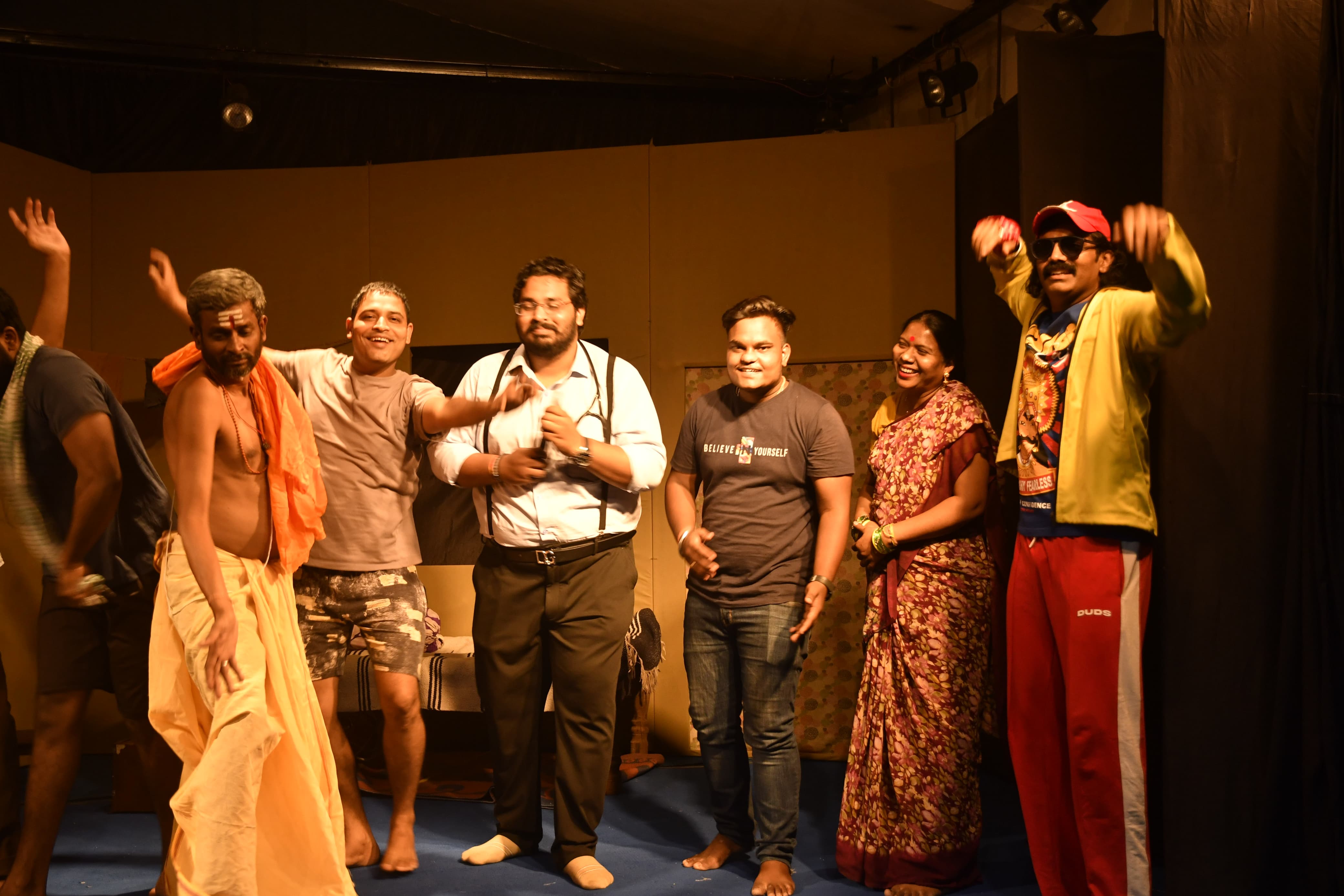 The artists of the play Mastmaula presented the struggle, pain and dreams of the artist through humour. The theatre workshop conducted by the social and cultural organisation Yogi Spandan Art Culture Education Foundation. The play Mastmaula written by writer Jayvardhan was staged. Pandit Panjirilal, Rupesh Yadav, Rangeele, Surya Tiwari, Surile, Thavendra Rajak, Chhabile, Shashank Naidu, Free, Vijay Chauhan, Aarti, Shriranjani Kehari, canteenwala, Preeti Yadav, Dr. Bedard, Babuji, Desant Singh Thakur, newspaper, shopkeeper, man, Seth- Laxmikant Dubey, Raipur, Chhattisgarh, Khabargali