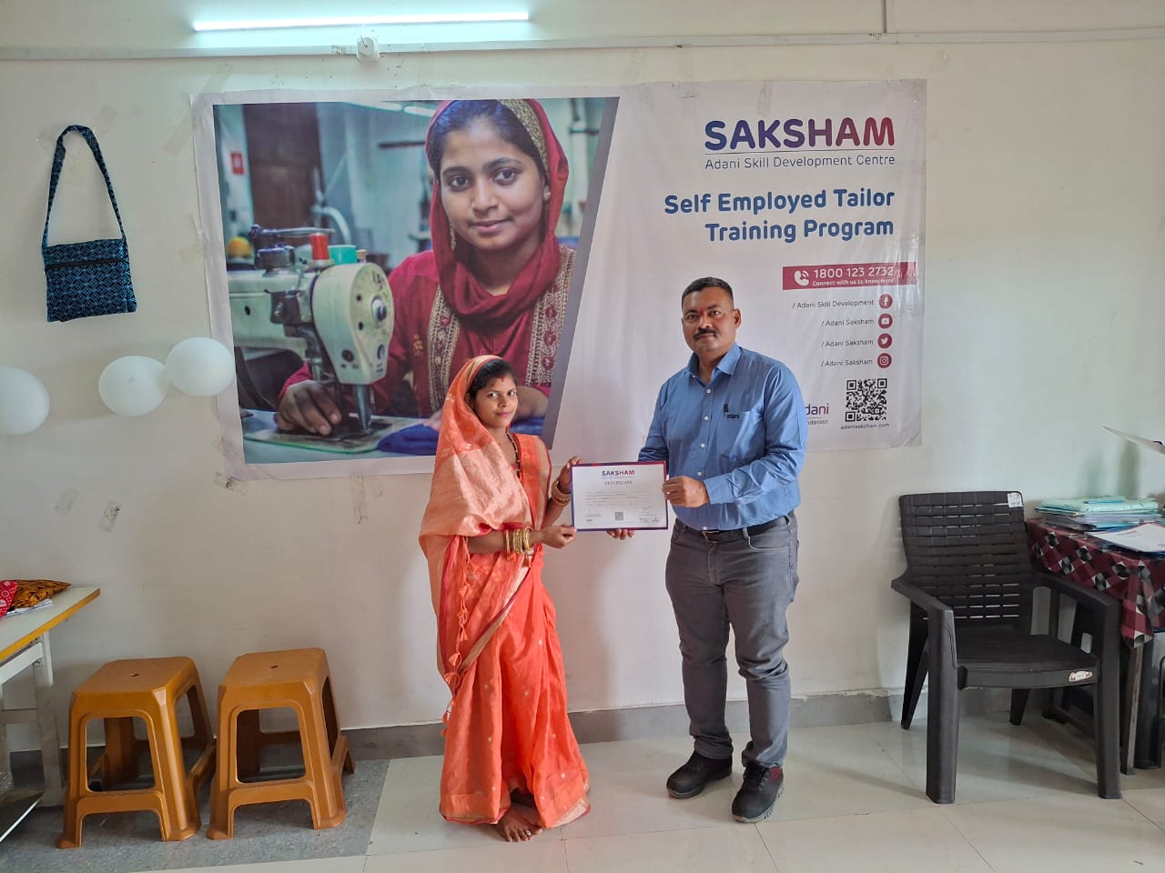 Adani Foundation is making women self-reliant through skill development, 60 women got three months sewing training and certificate under Saksham program, Raigarh, Chhattisgarh, Khabargali
