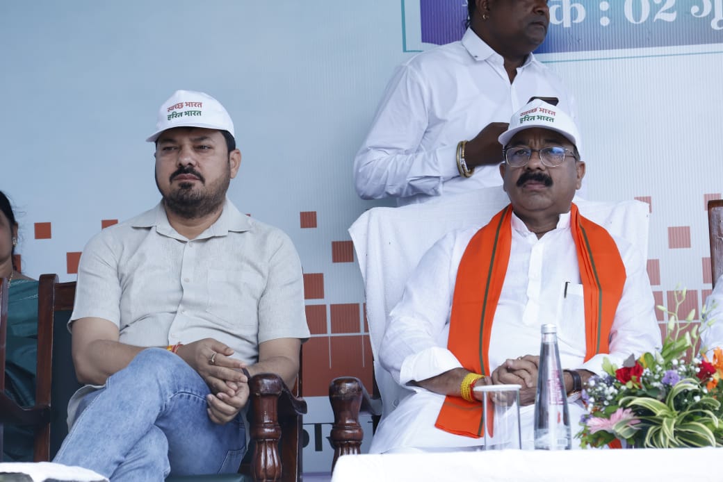 Cleanliness and environmental protection is not just a campaign, but our responsibility. With small efforts, we can make our city and society clean, green and healthy. On the occasion of World Environment Day, Dharsiwa MLA Padmashree Anuj Sharma joined Deputy Chief Minister Arun Saw, Minister Shri Kedar Kashyap in the "Green Cleanliness Campaign" program organized at Marine Drive in Raipur today. Raipur, Chhattisgarh, Khabargali