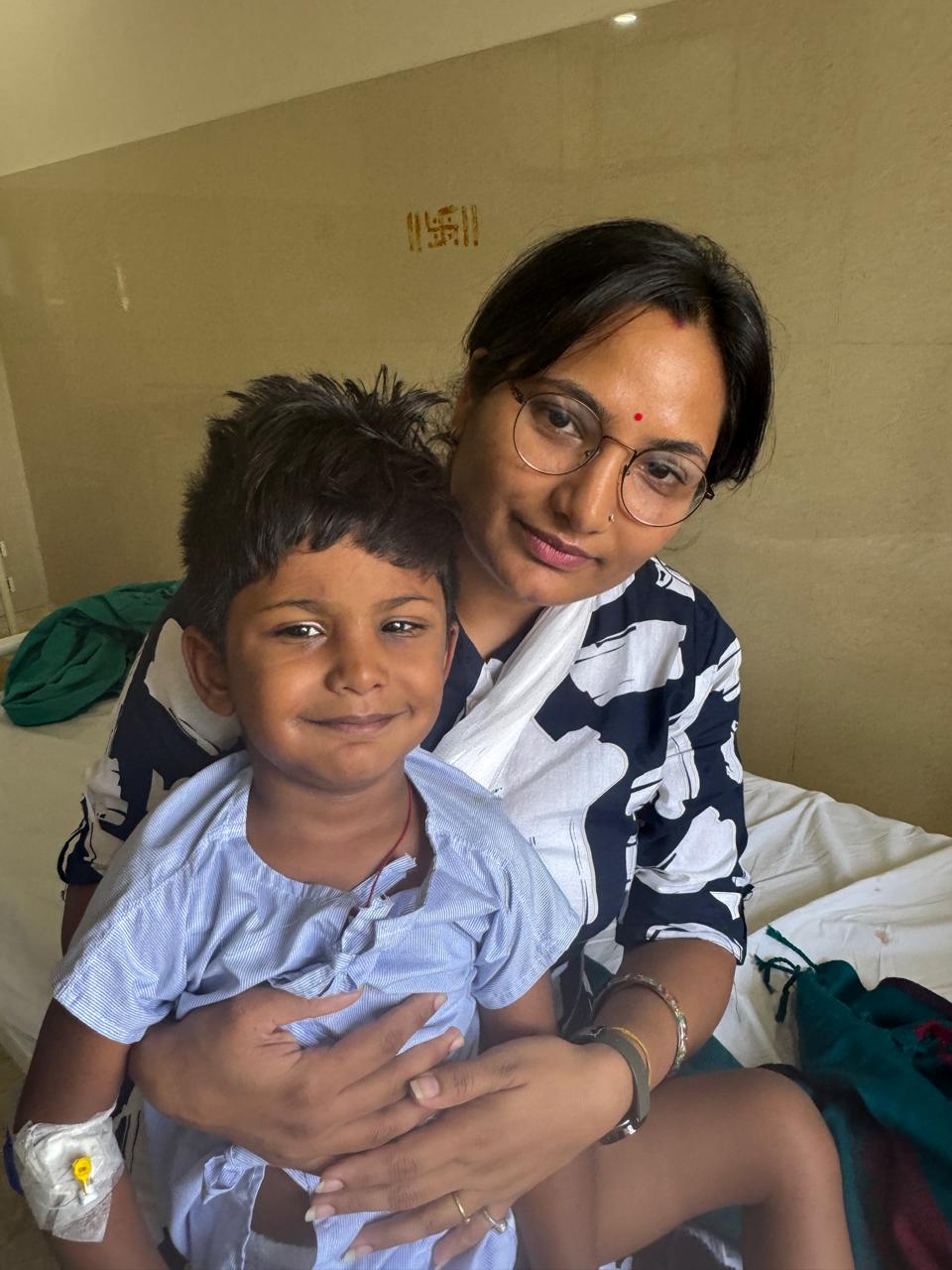 Complex eye surgery of a two-year-old innocent was successful. Raipur's ENT specialist Dr. Anuj Jaulkar did the successful operation, Jaulkar ENT Hospital located in Choubey Colony, Dr. Smita Jaulkar, Dr. Manoj Kushwaha