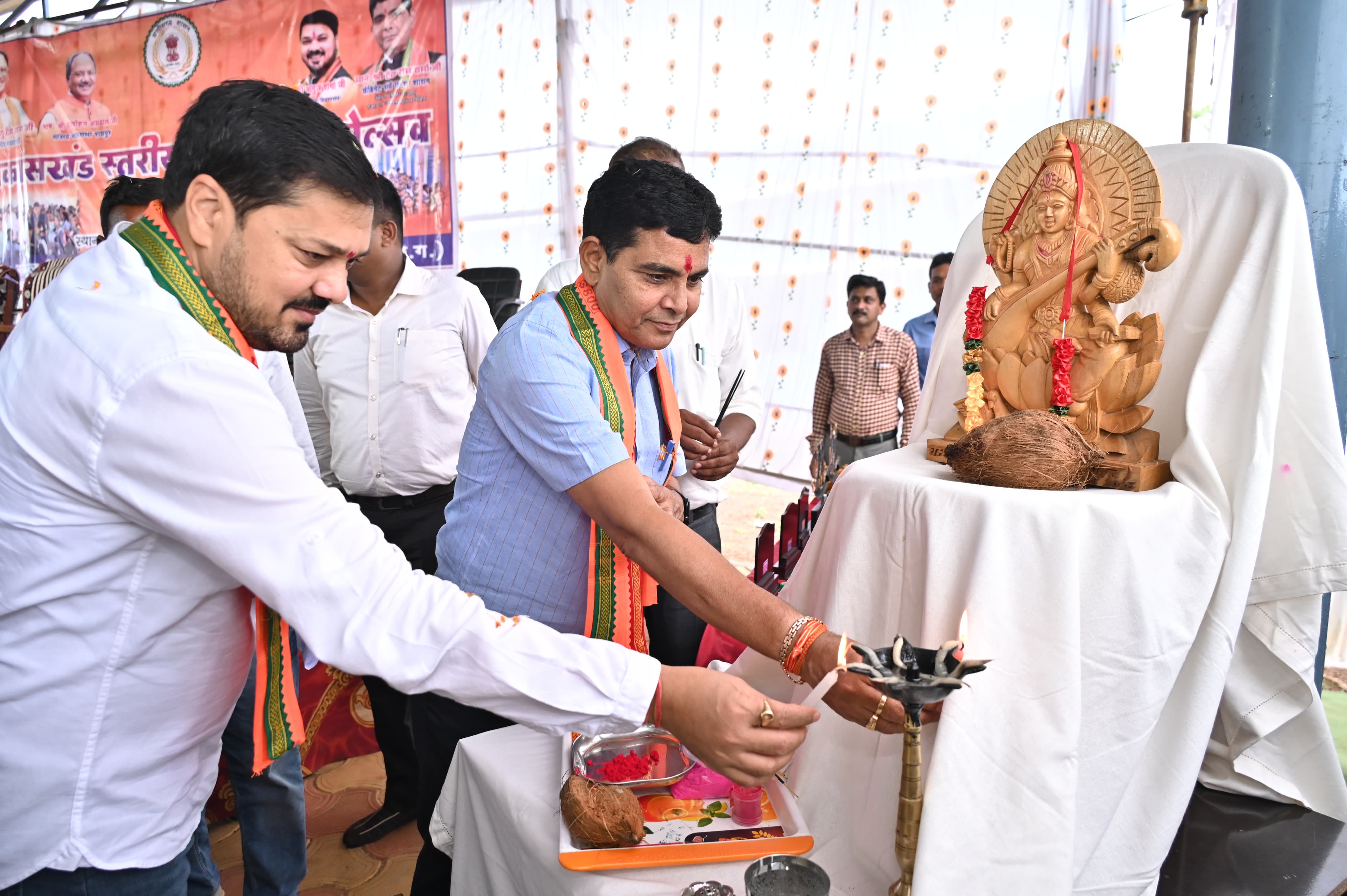 Revenue Minister Shri Tankaram Verma, Education is not only a medium of personal development but also the foundation of a prosperous, empowered and cultured society - Dharsiwa MLA Padmashree Anuj Sharma, Chhattisgarh, Khabargali