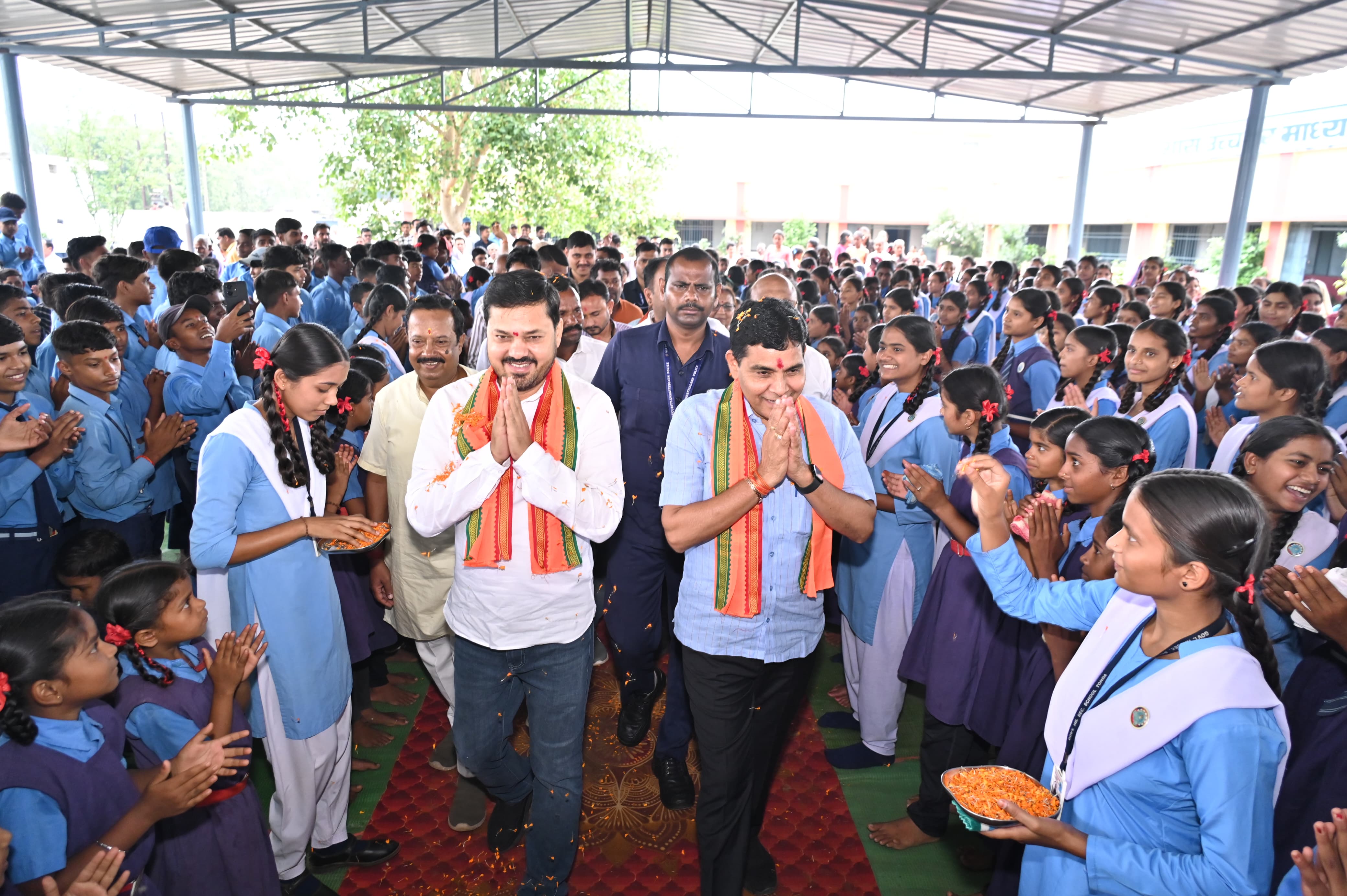 Revenue Minister Shri Tankaram Verma, Education is not only a medium of personal development but also the foundation of a prosperous, empowered and cultured society - Dharsiwa MLA Padmashree Anuj Sharma, Chhattisgarh, Khabargali